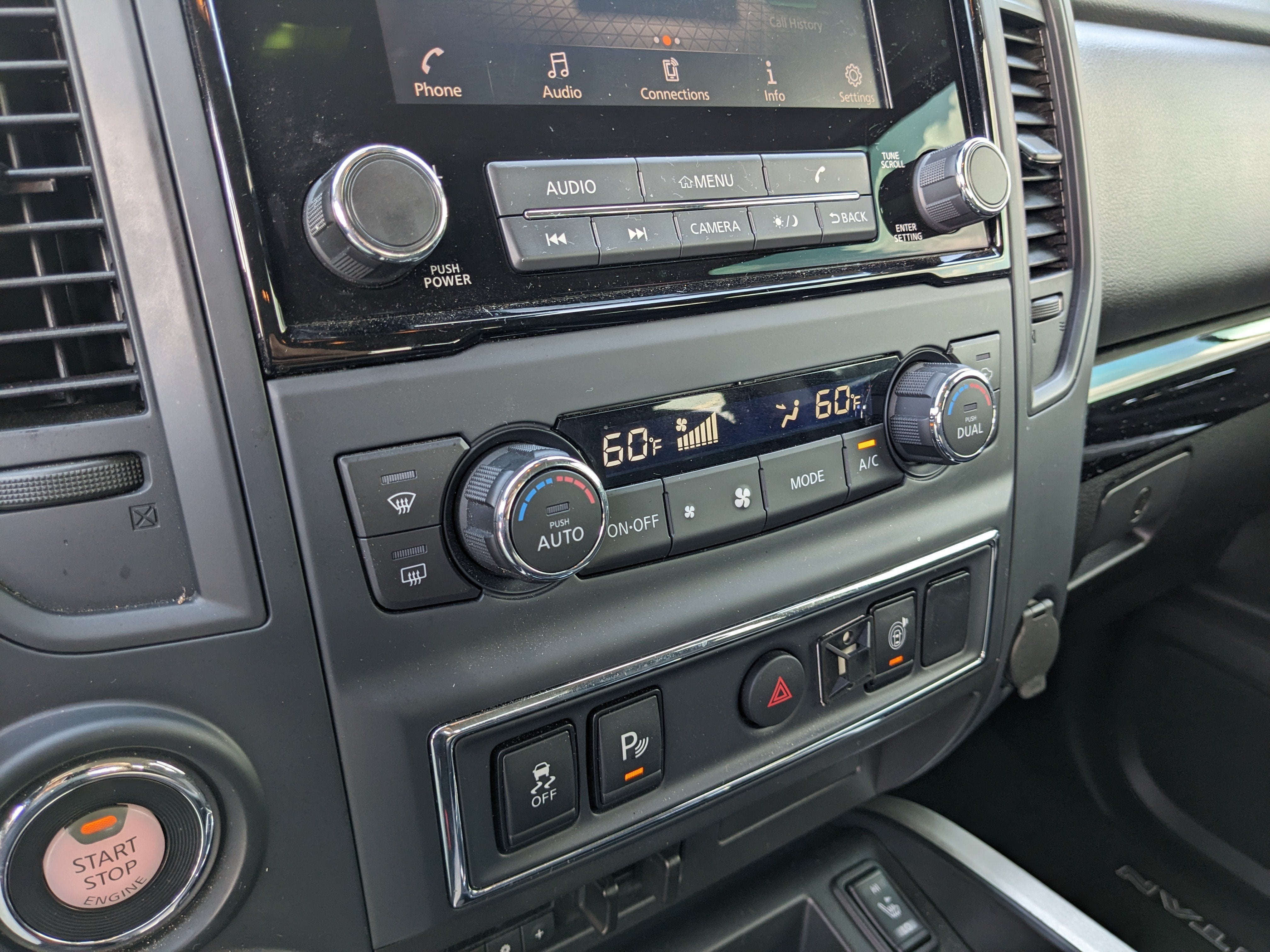 2024 Nissan Titan XD SV