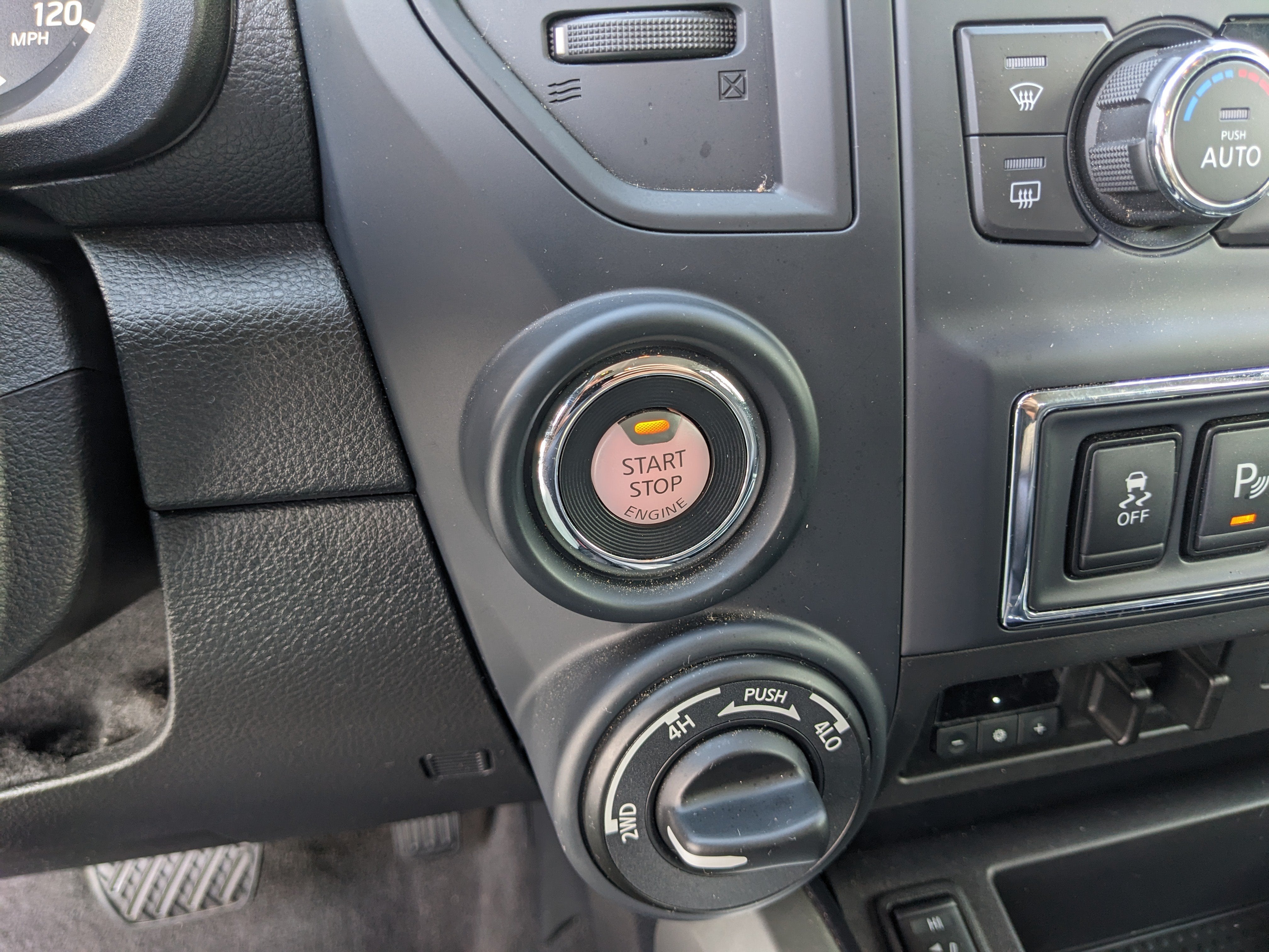 2024 Nissan Titan XD SV