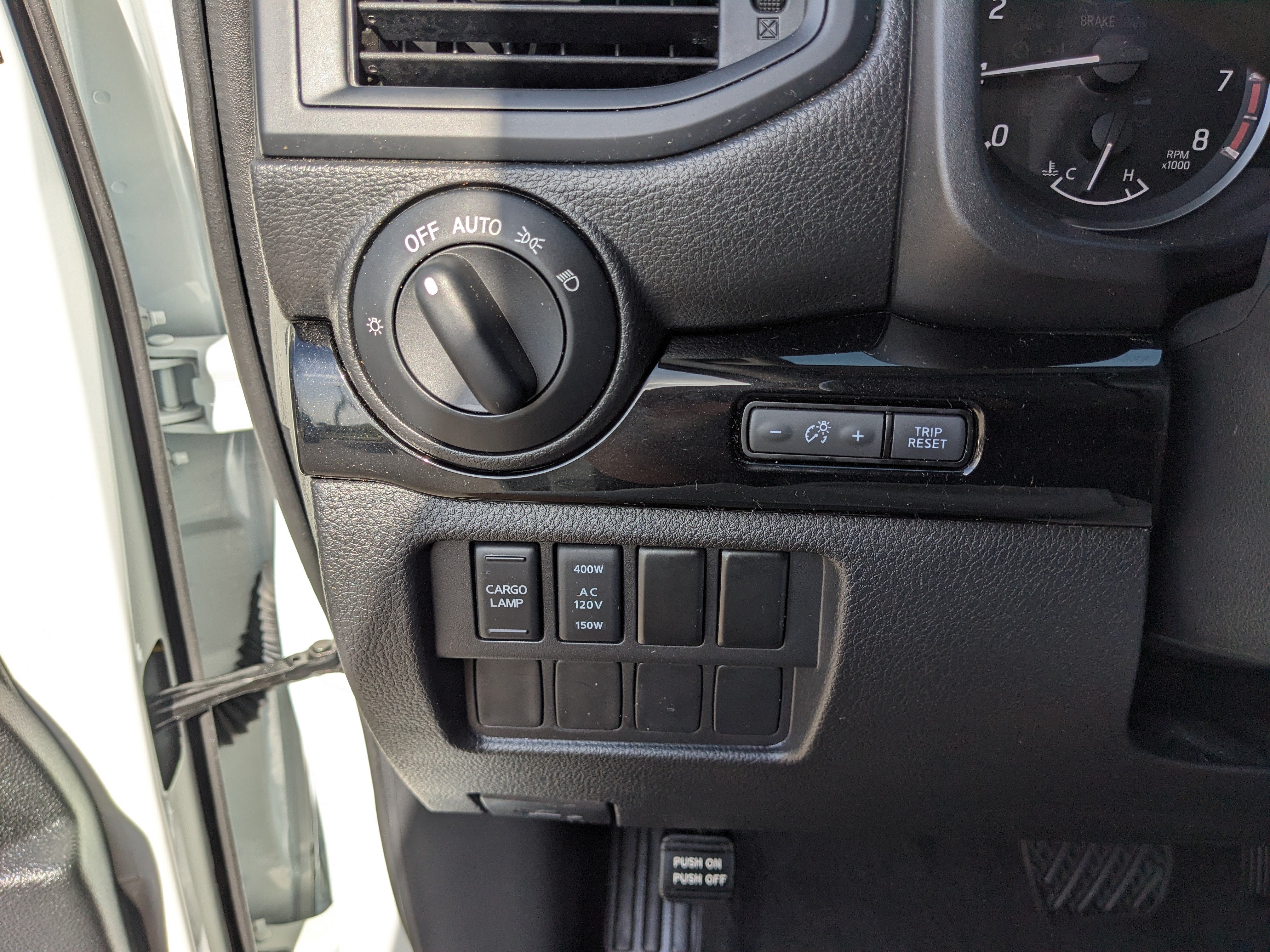2024 Nissan Titan XD SV