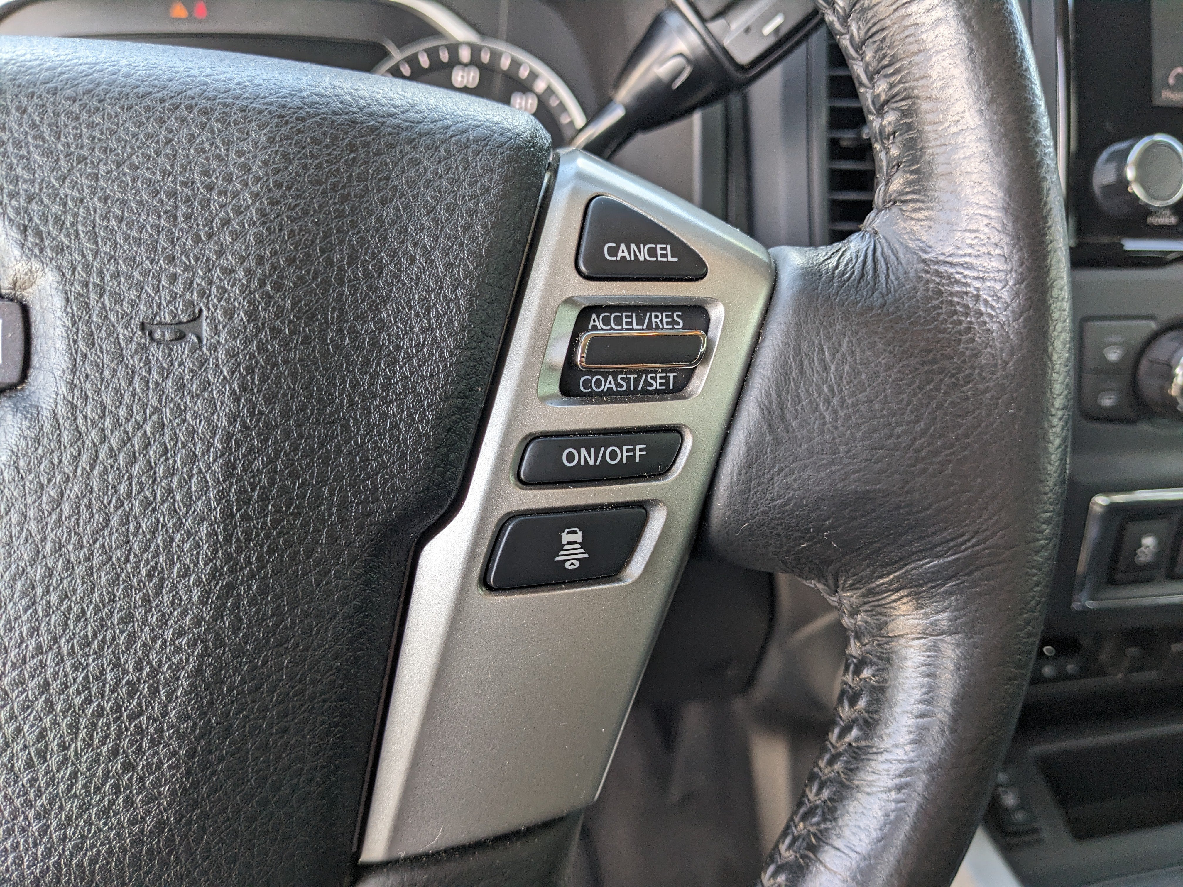 2024 Nissan Titan XD SV