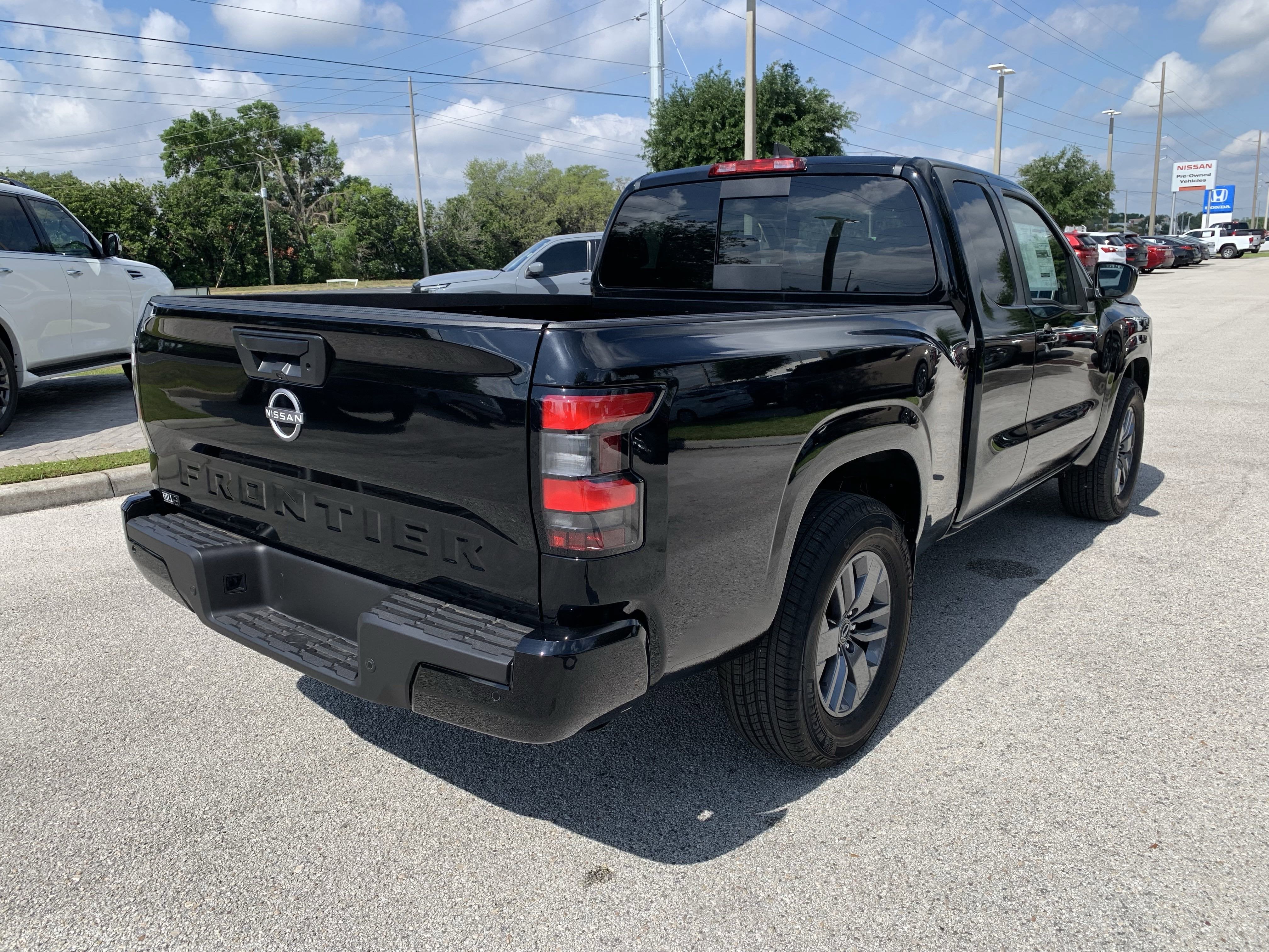 2025 Nissan Frontier SV