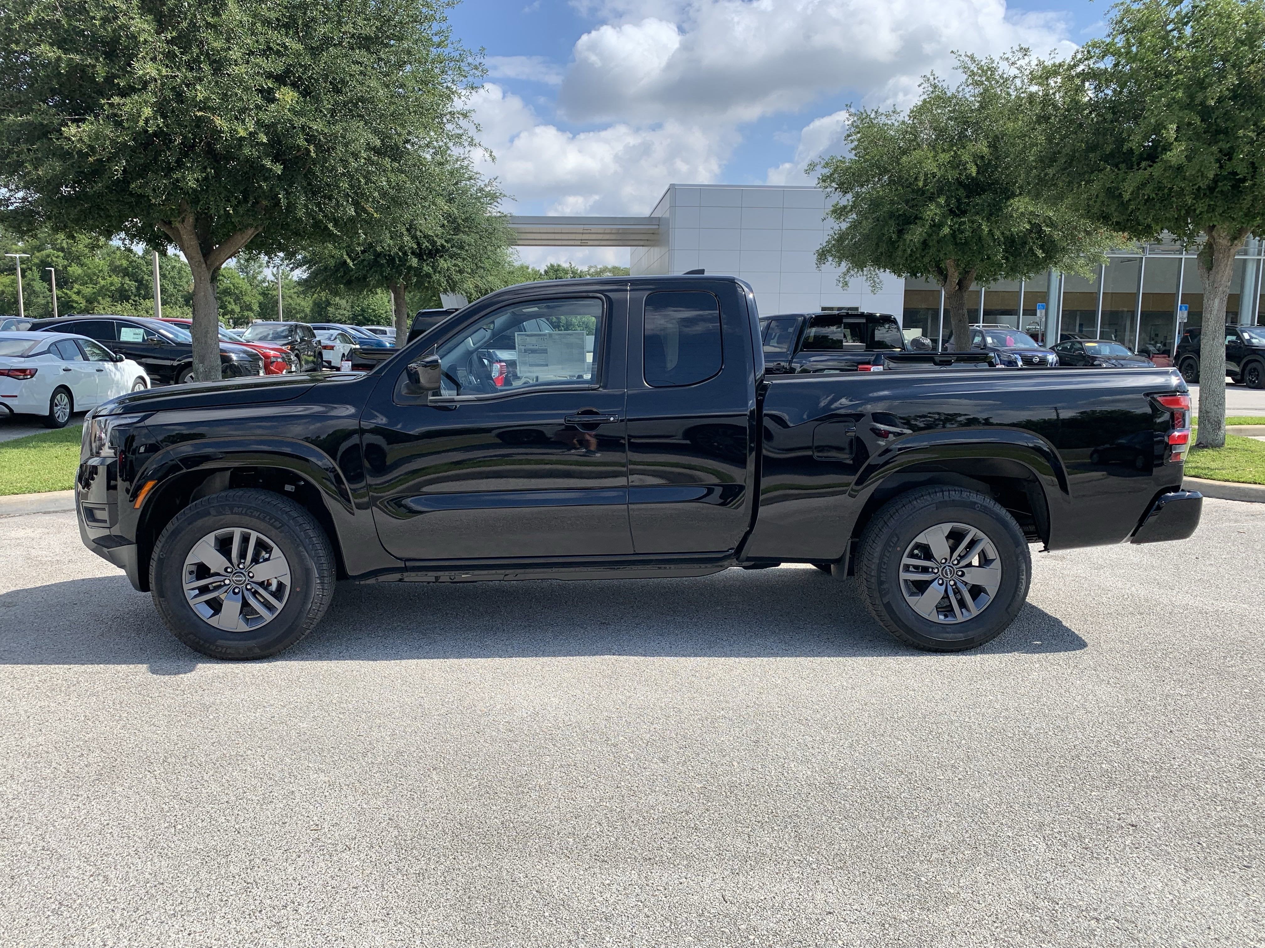 2025 Nissan Frontier SV