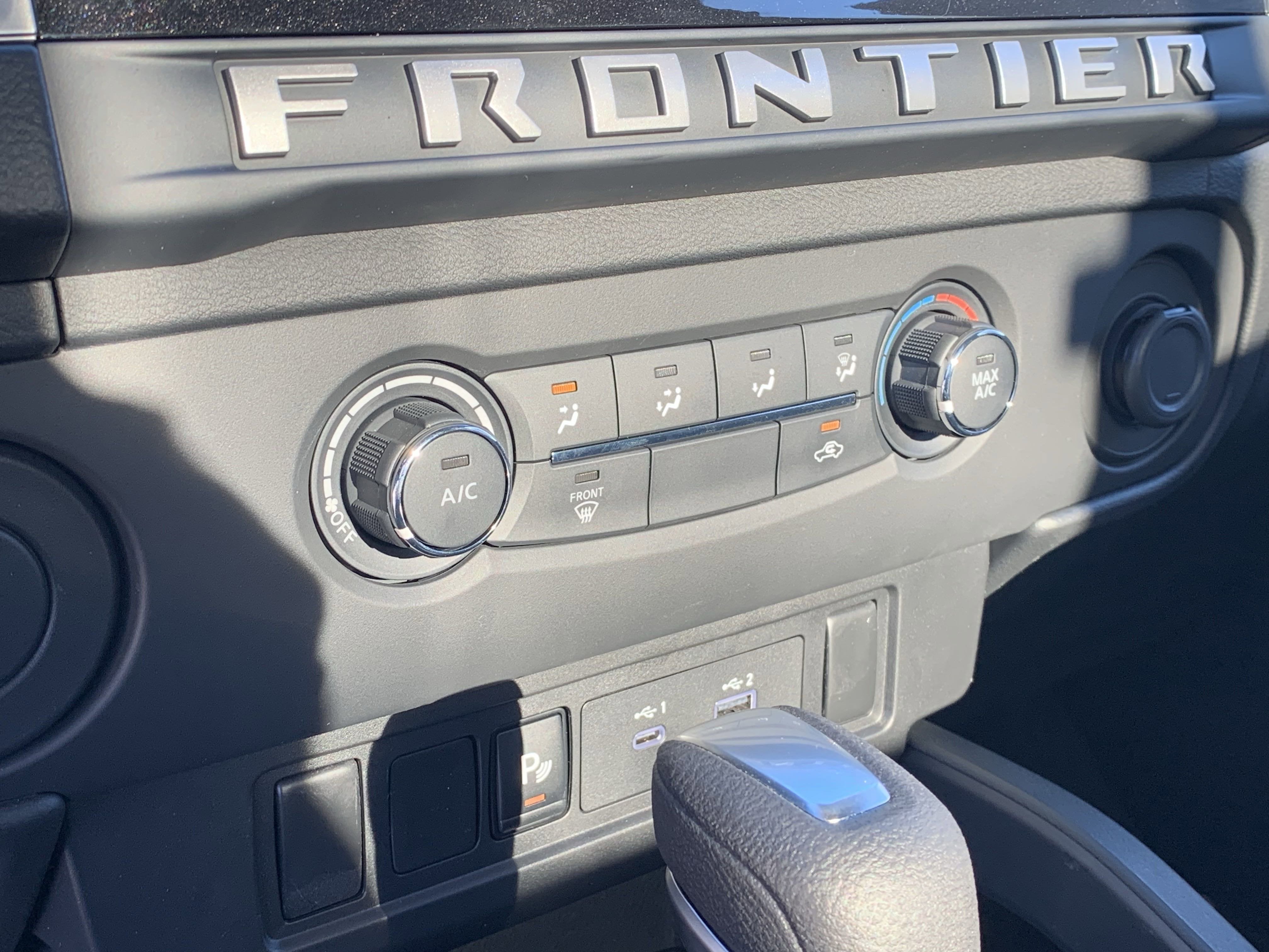 2025 Nissan Frontier SV