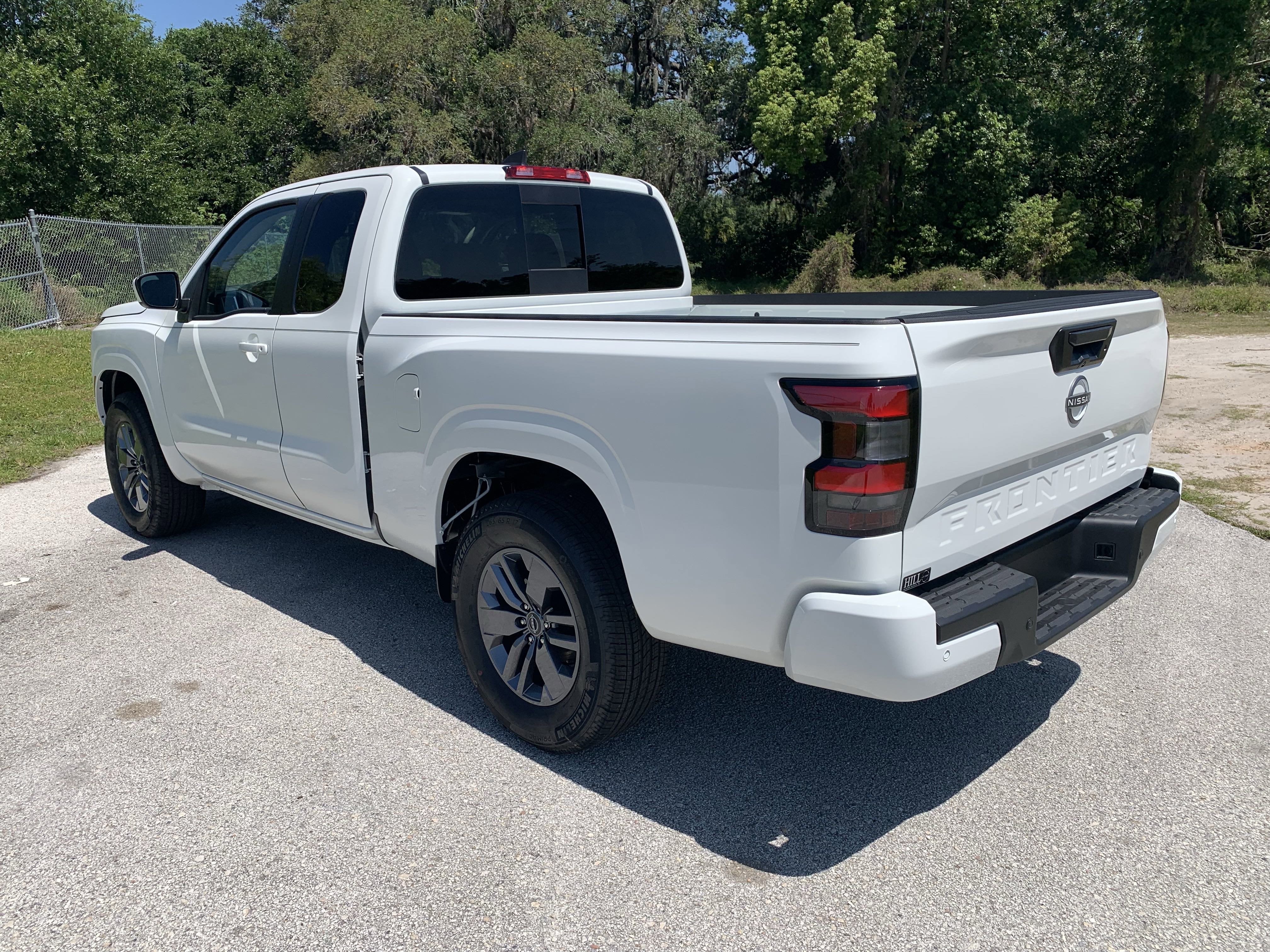 2025 Nissan Frontier SV