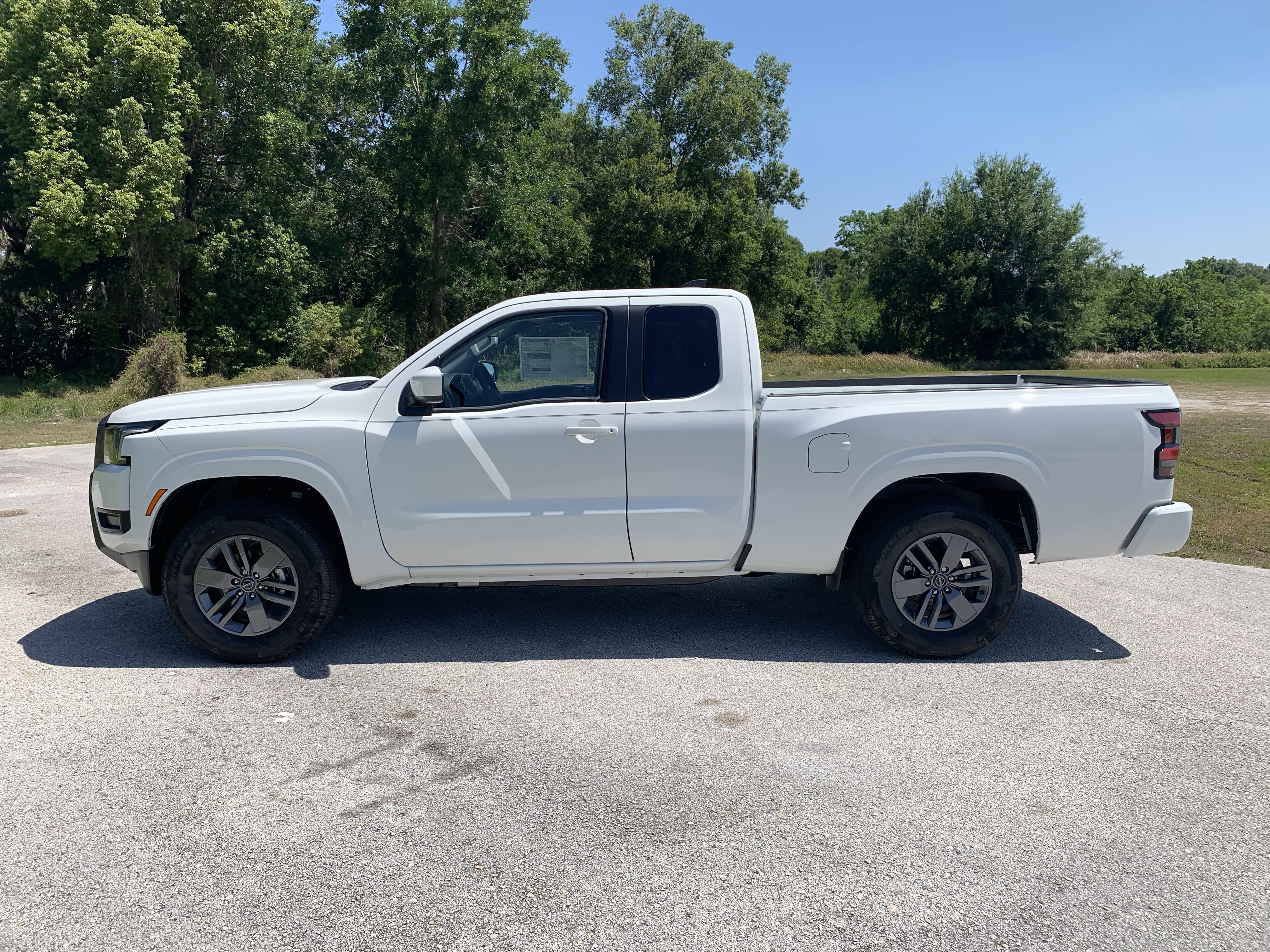 2025 Nissan Frontier SV