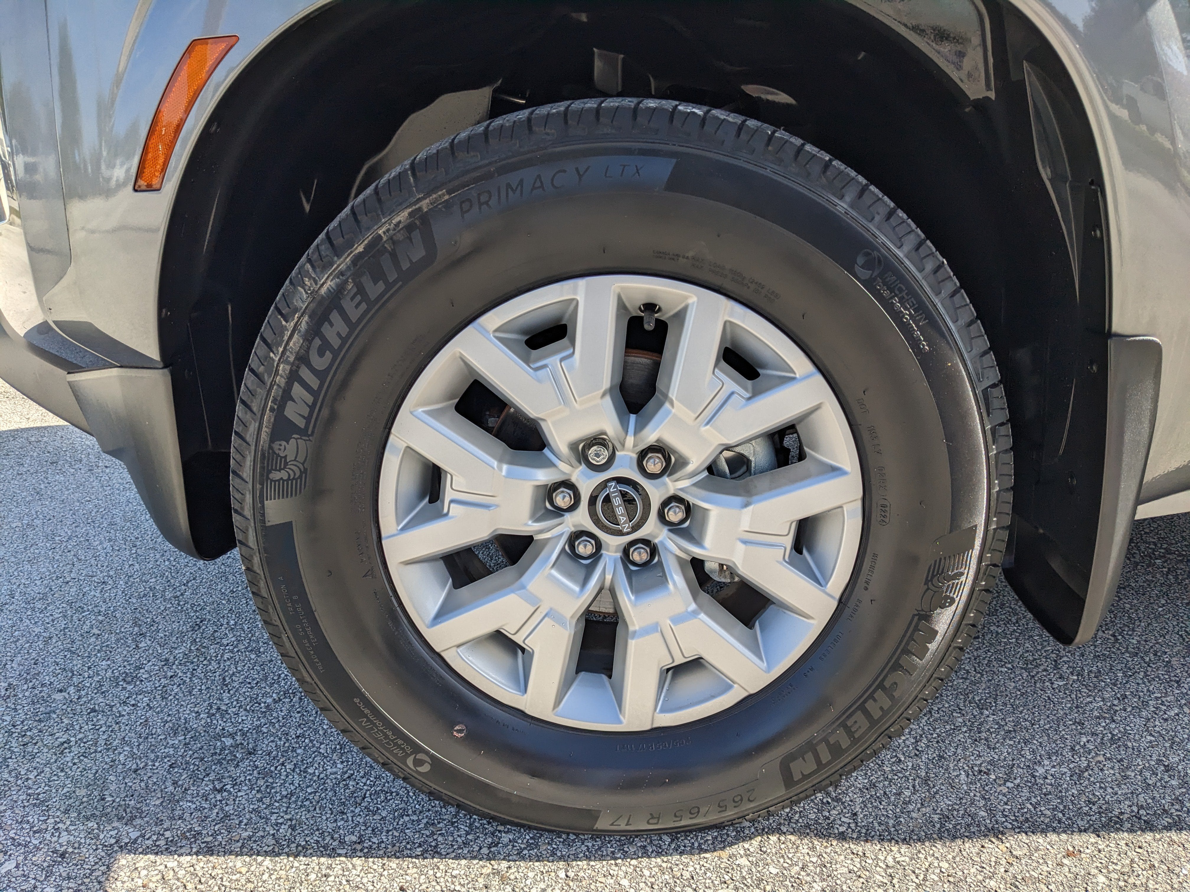 2024 Nissan Frontier SV
