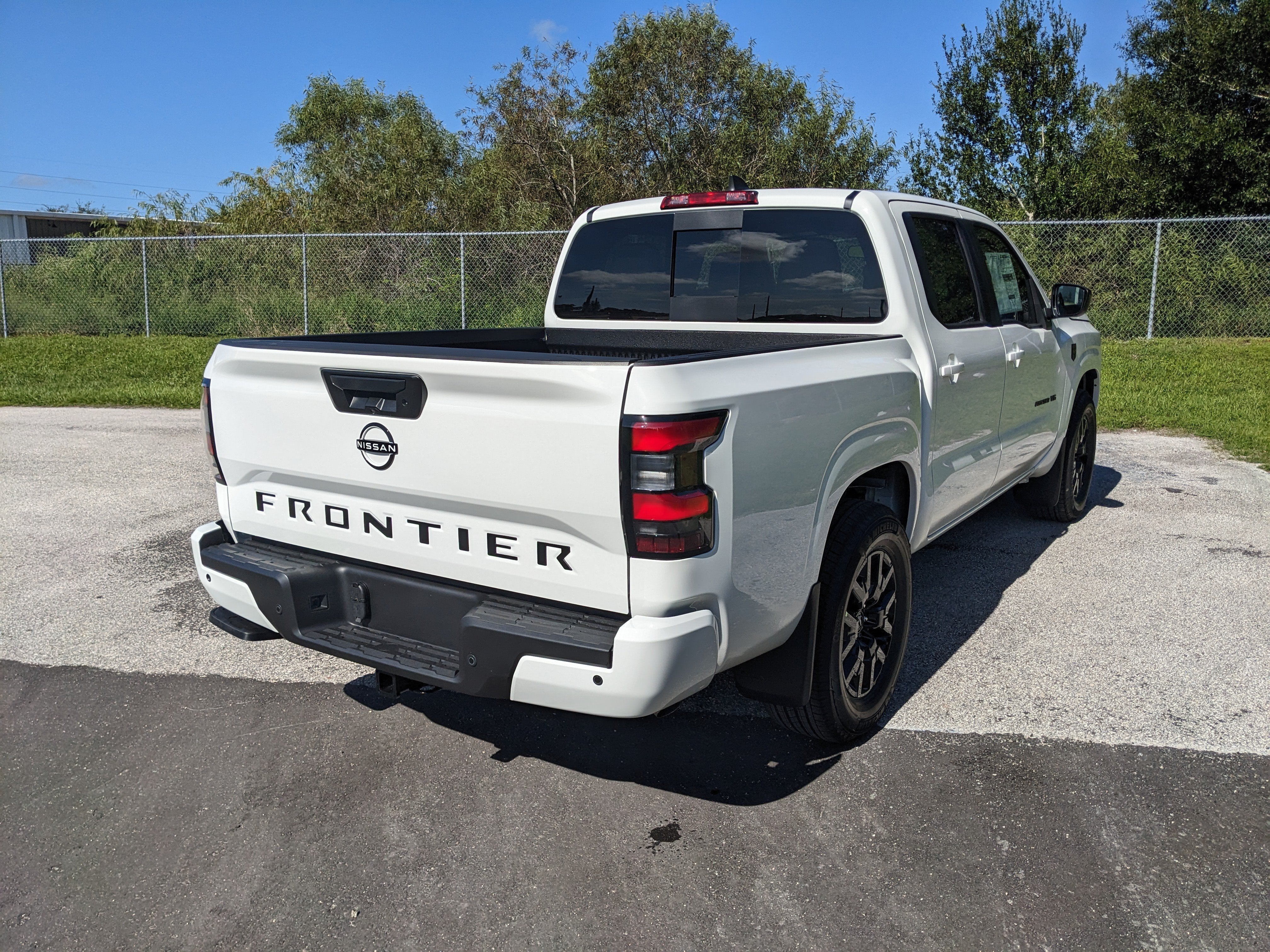 2027 Nissan Frontier SV