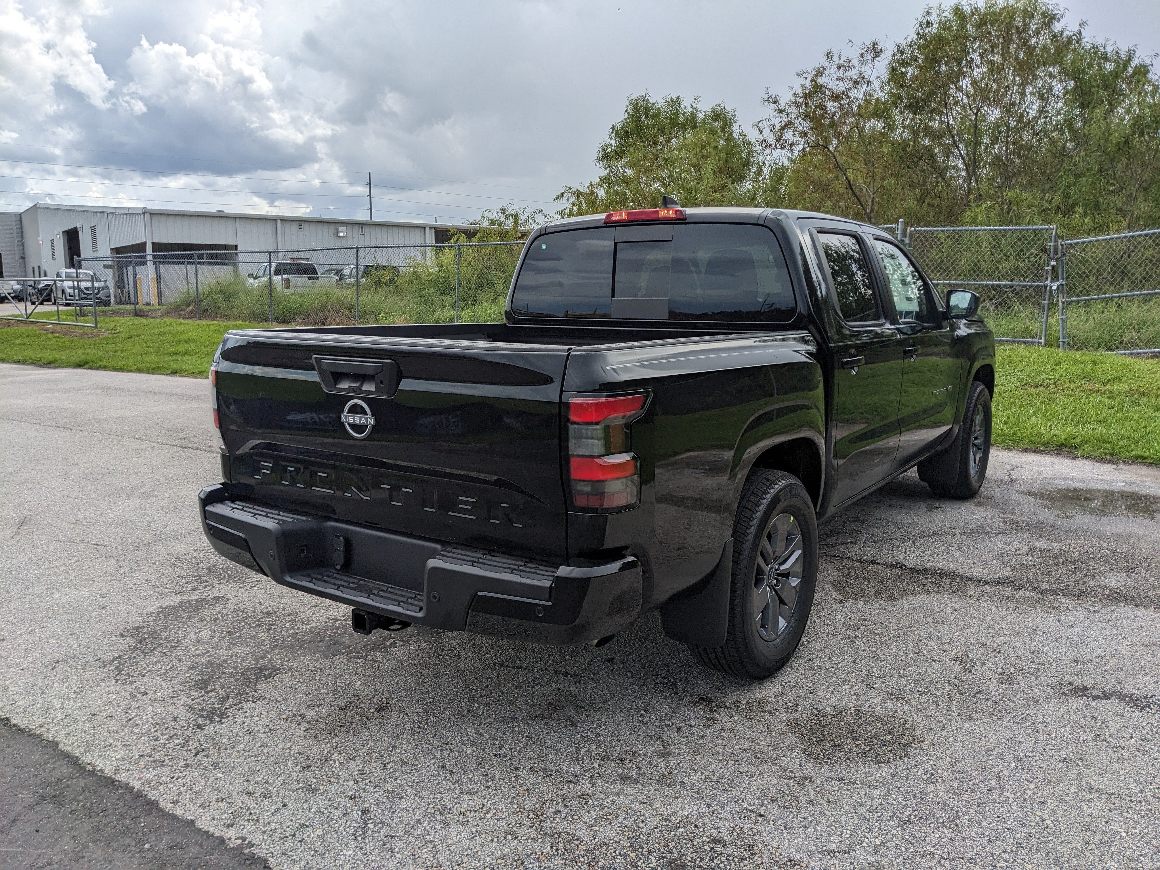 2027 Nissan Frontier SV