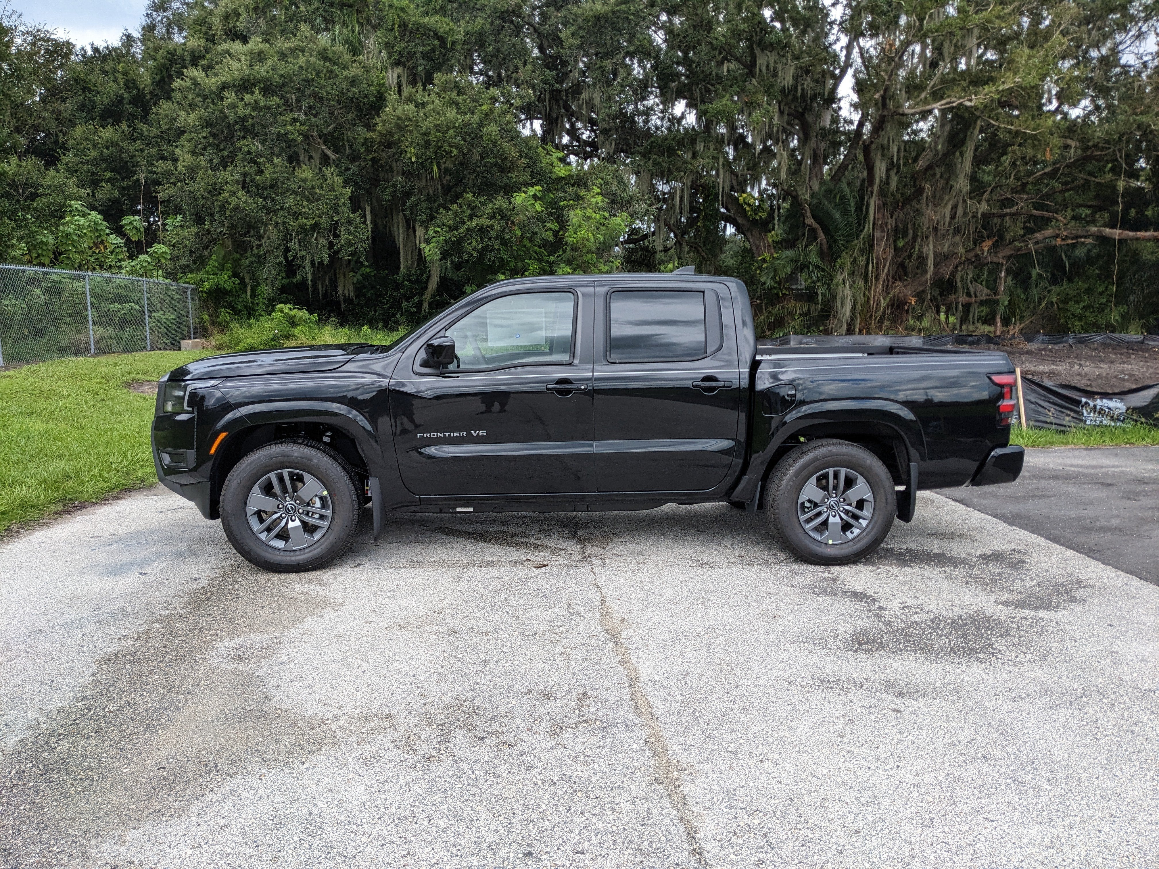 2027 Nissan Frontier SV