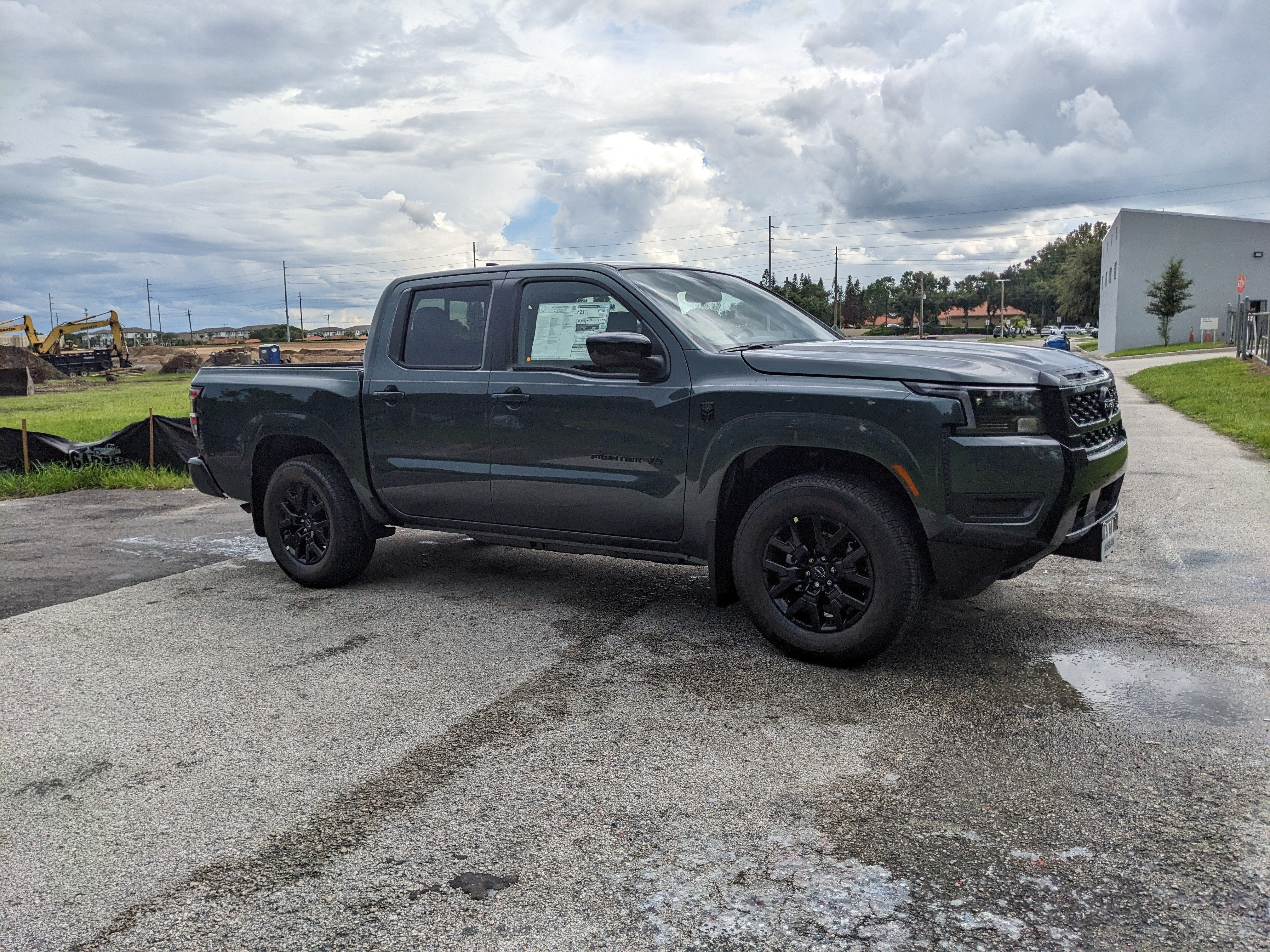 2027 Nissan Frontier SV
