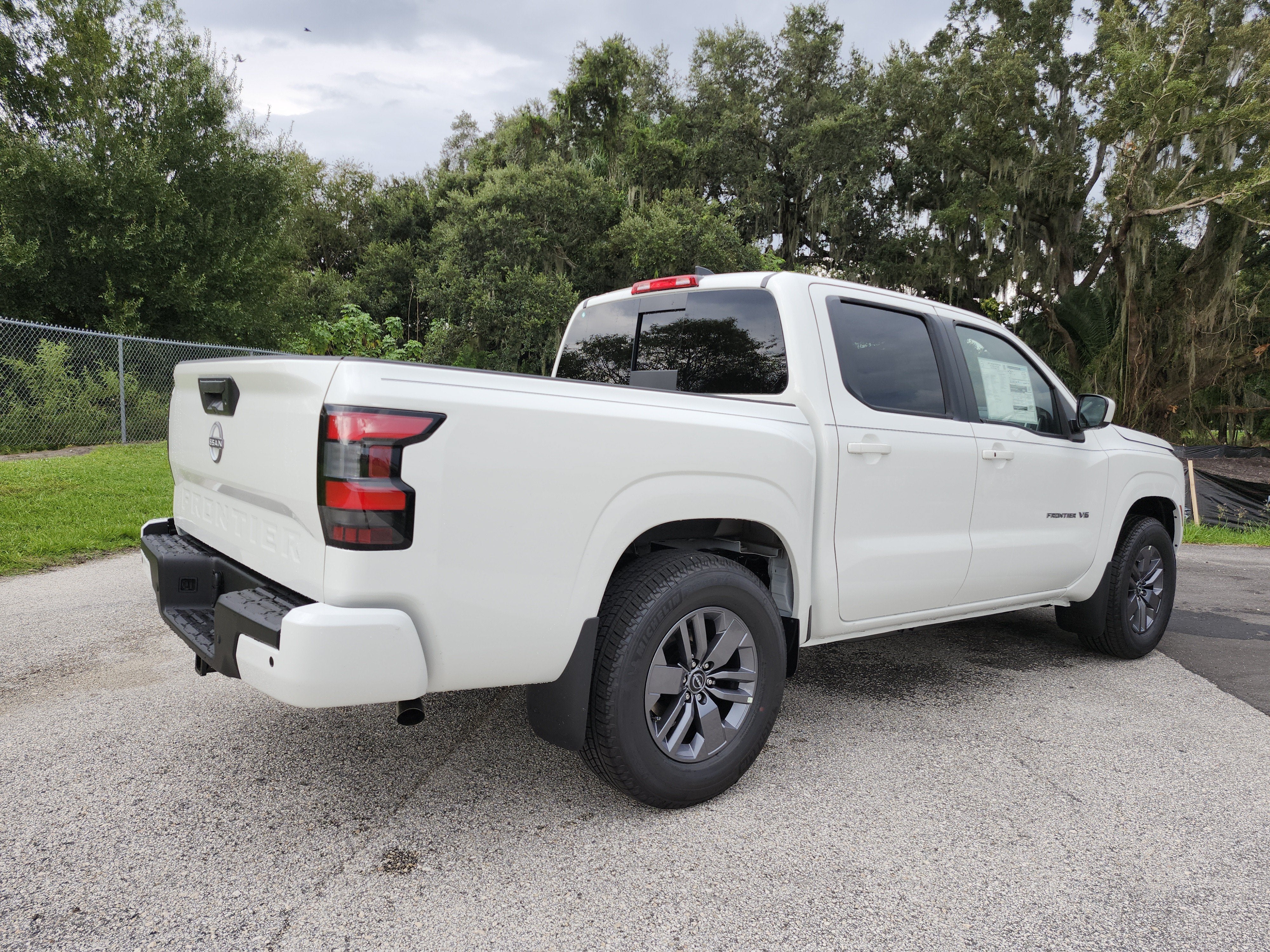 2027 Nissan Frontier SV