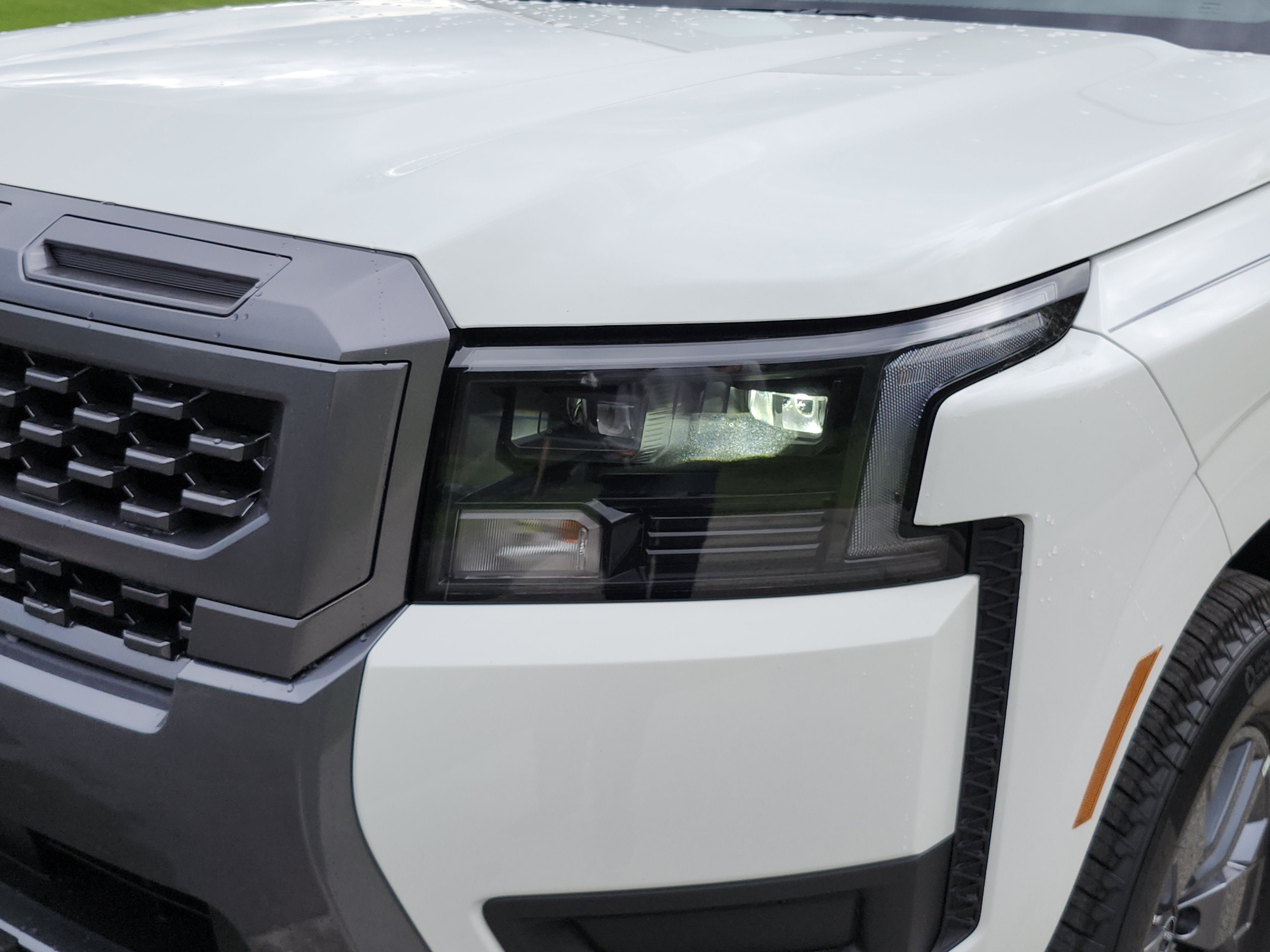 2027 Nissan Frontier SV