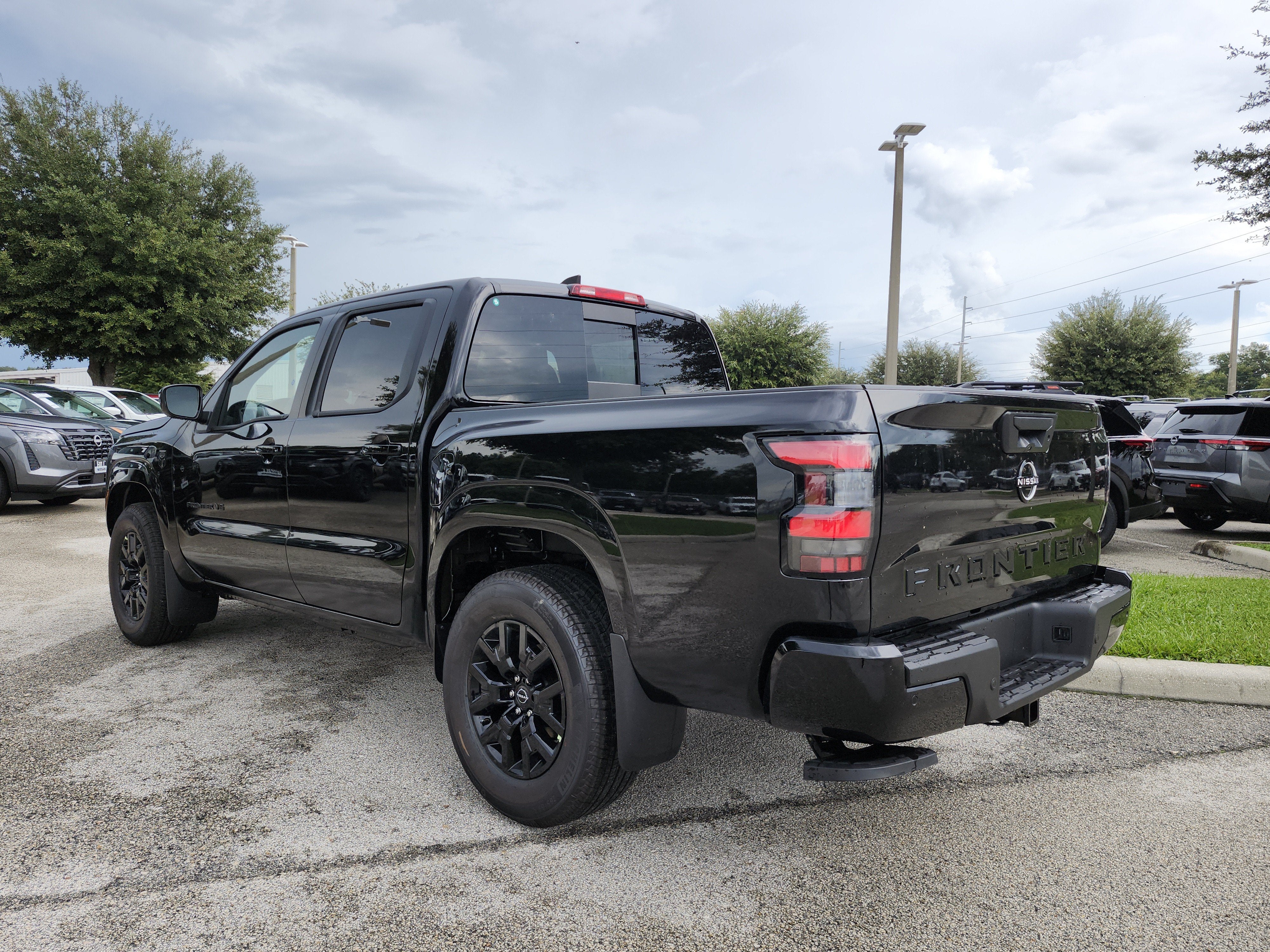 2027 Nissan Frontier SV