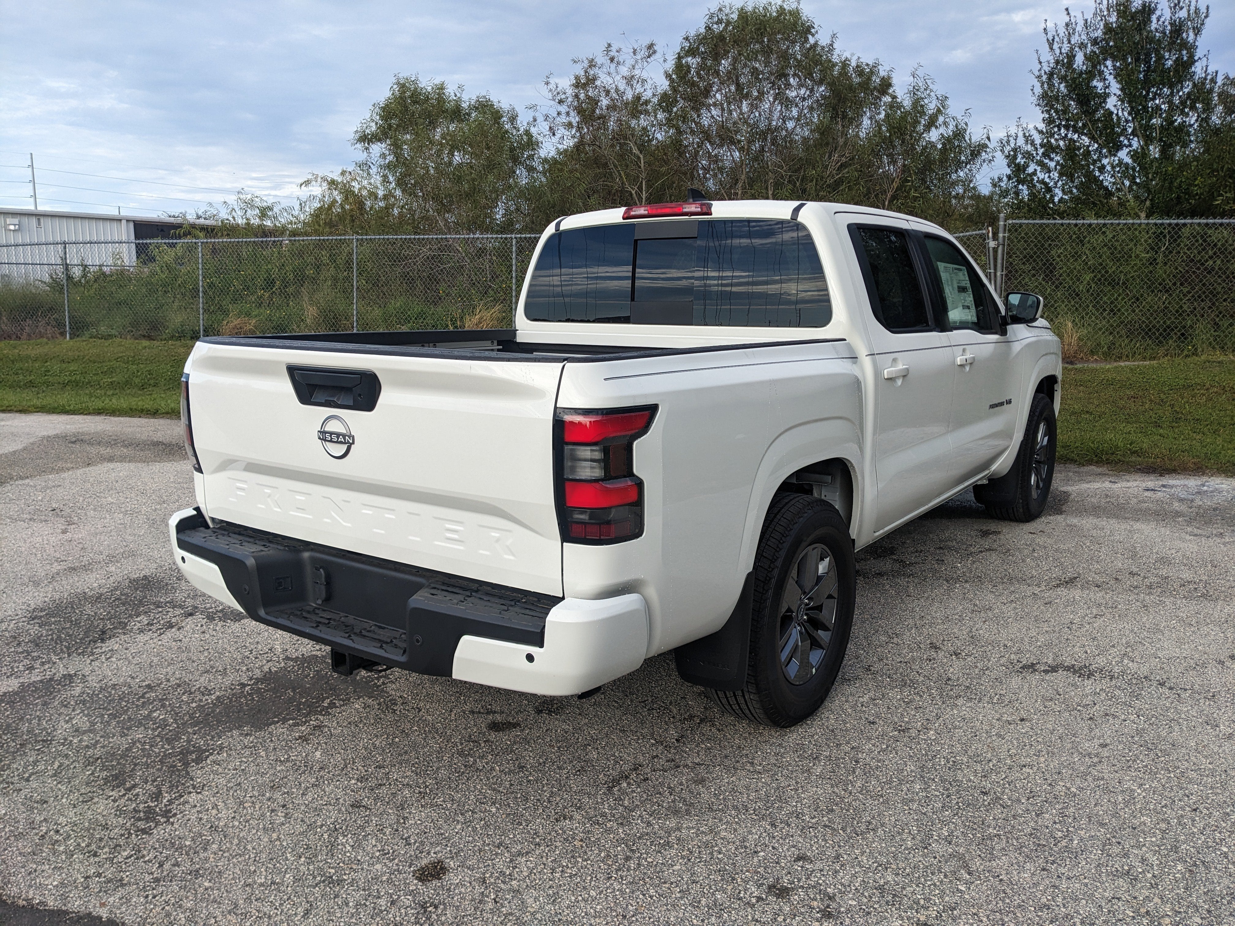 2027 Nissan Frontier SV