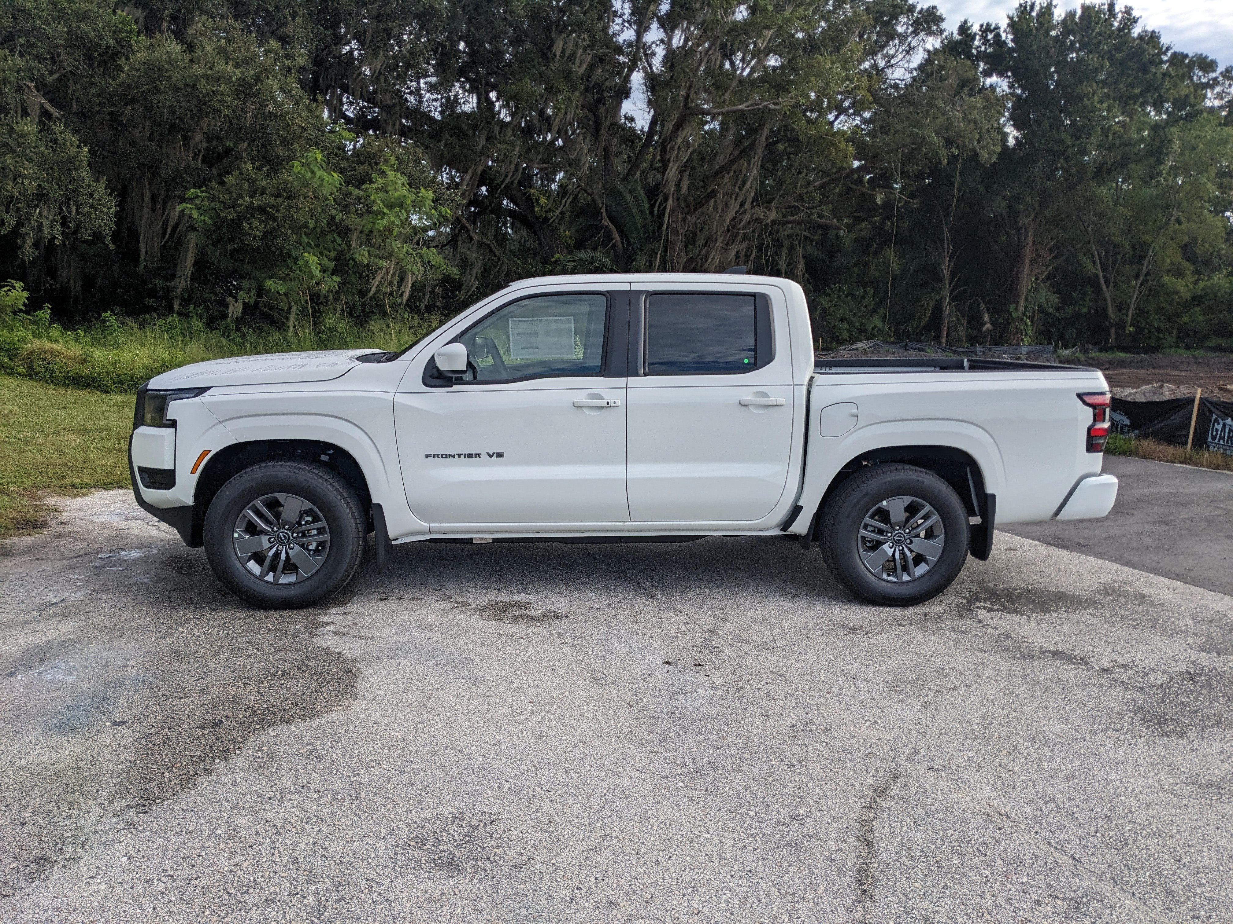 2027 Nissan Frontier SV