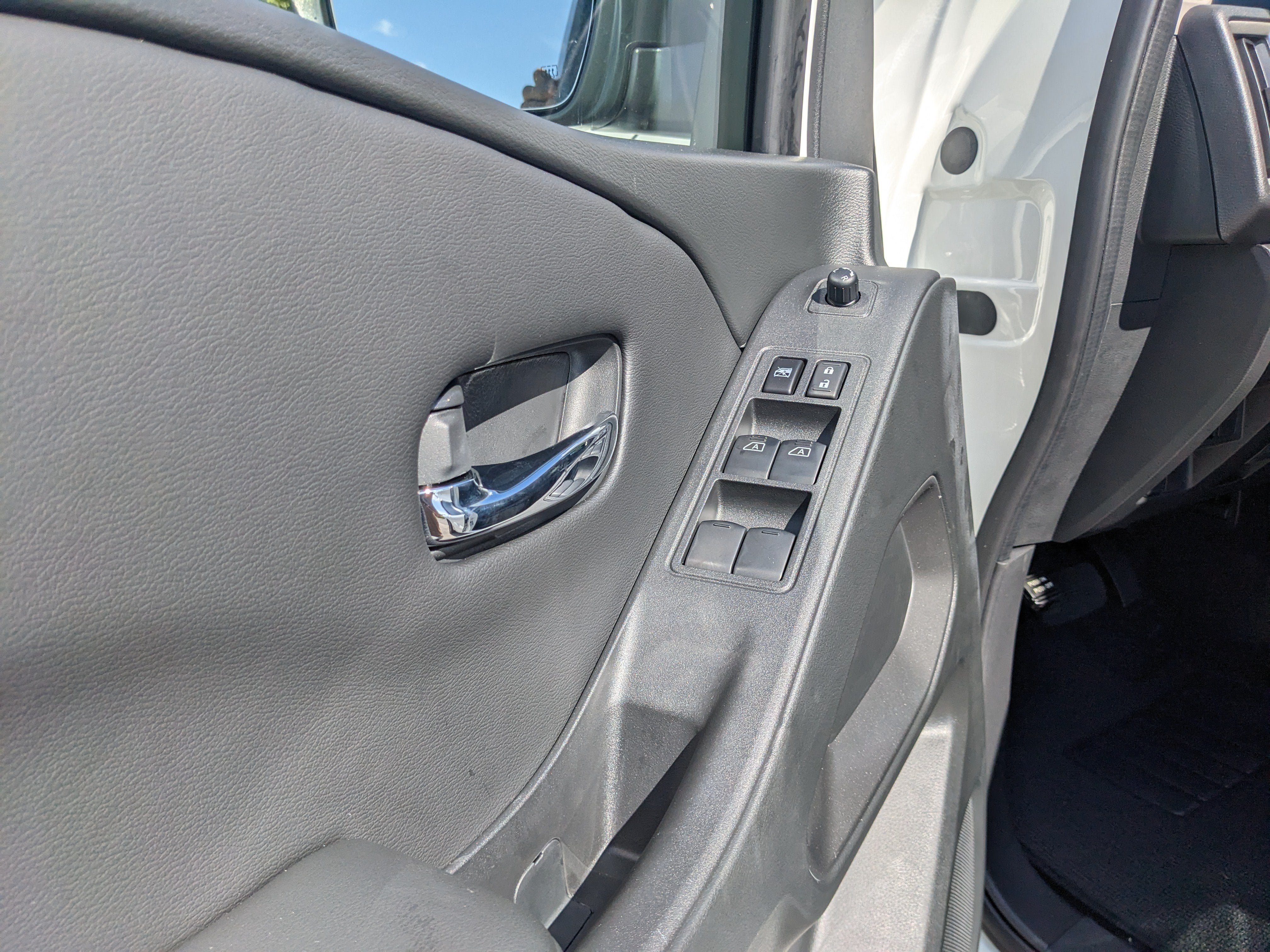 2027 Nissan Frontier SV