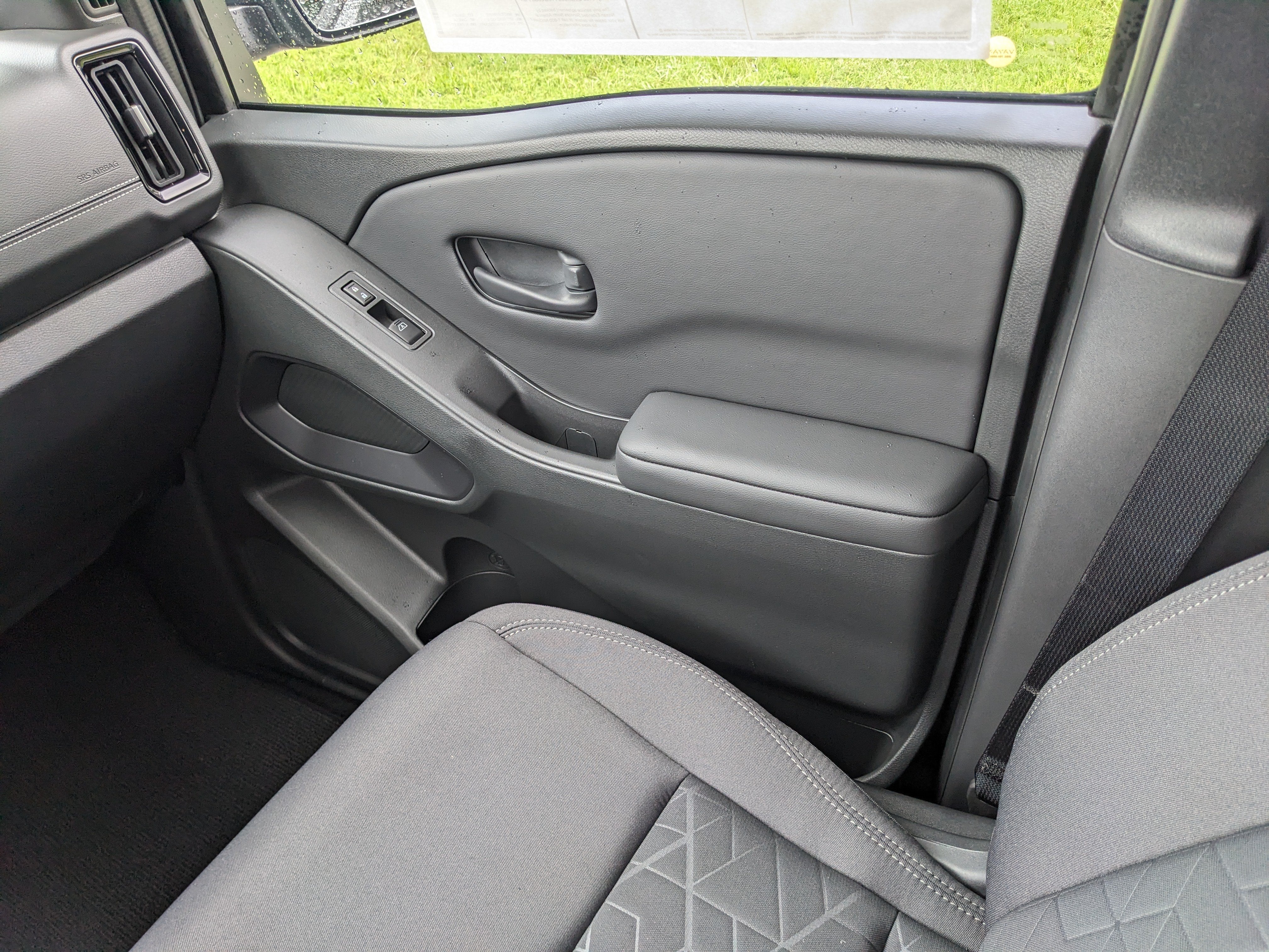 2027 Nissan Frontier SV