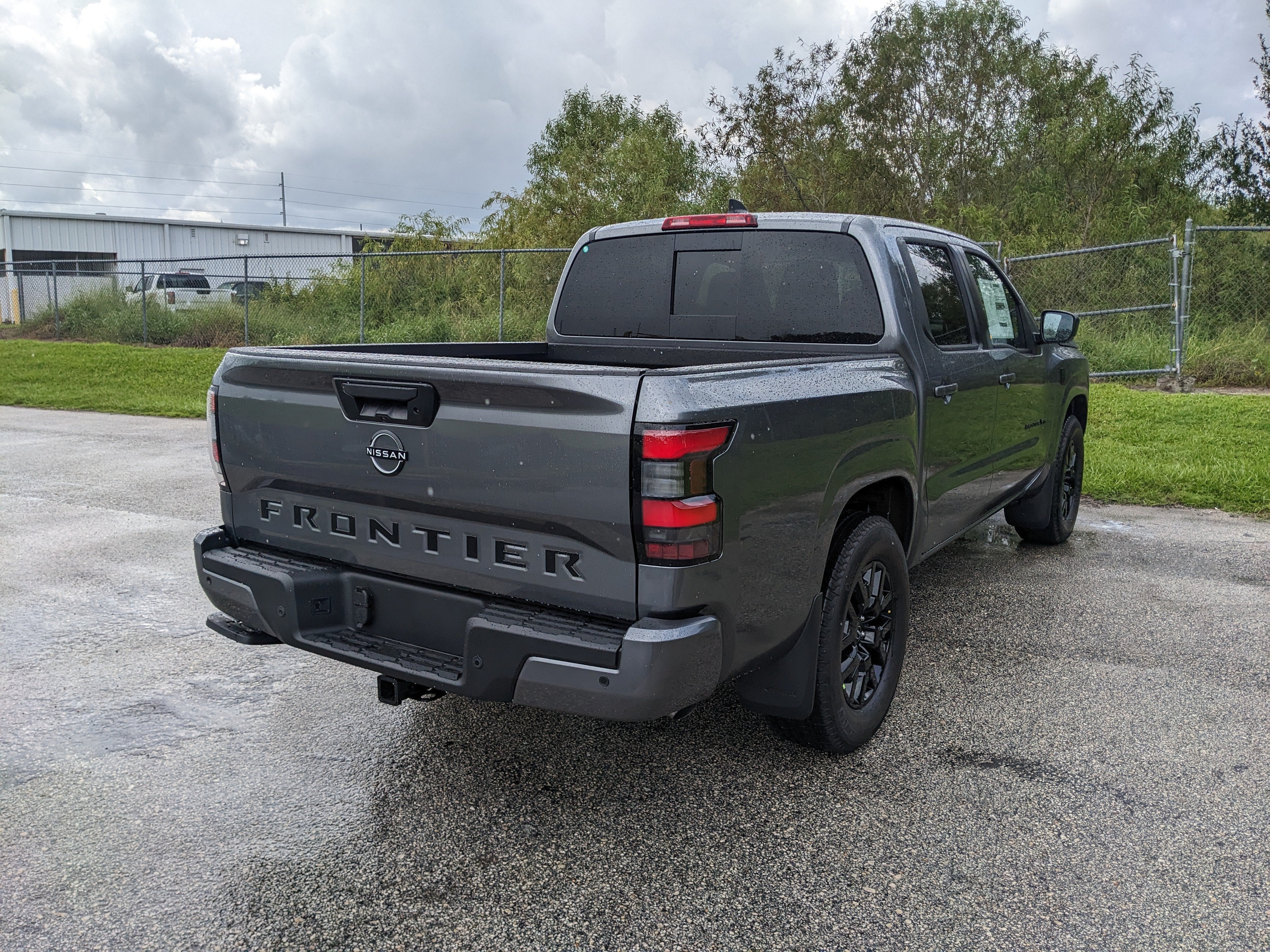 2027 Nissan Frontier SV