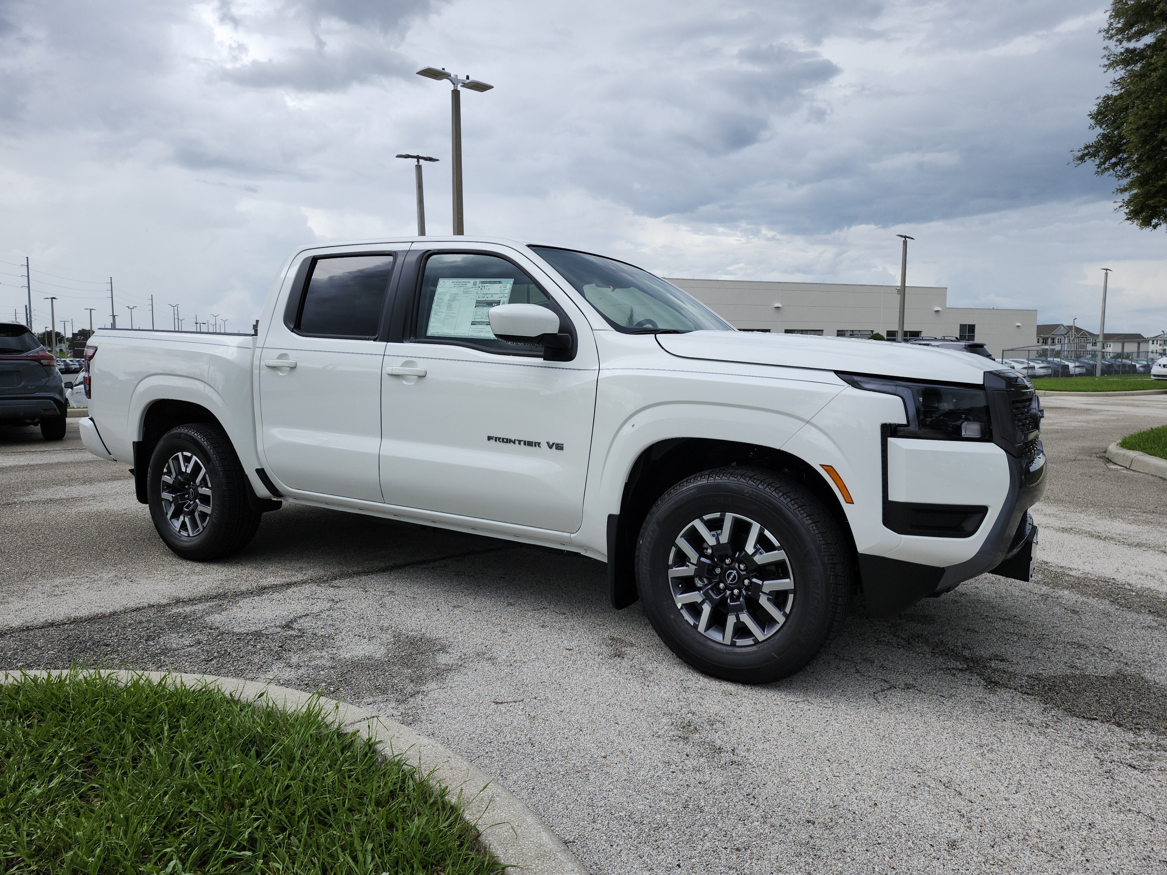 2027 Nissan Frontier SV