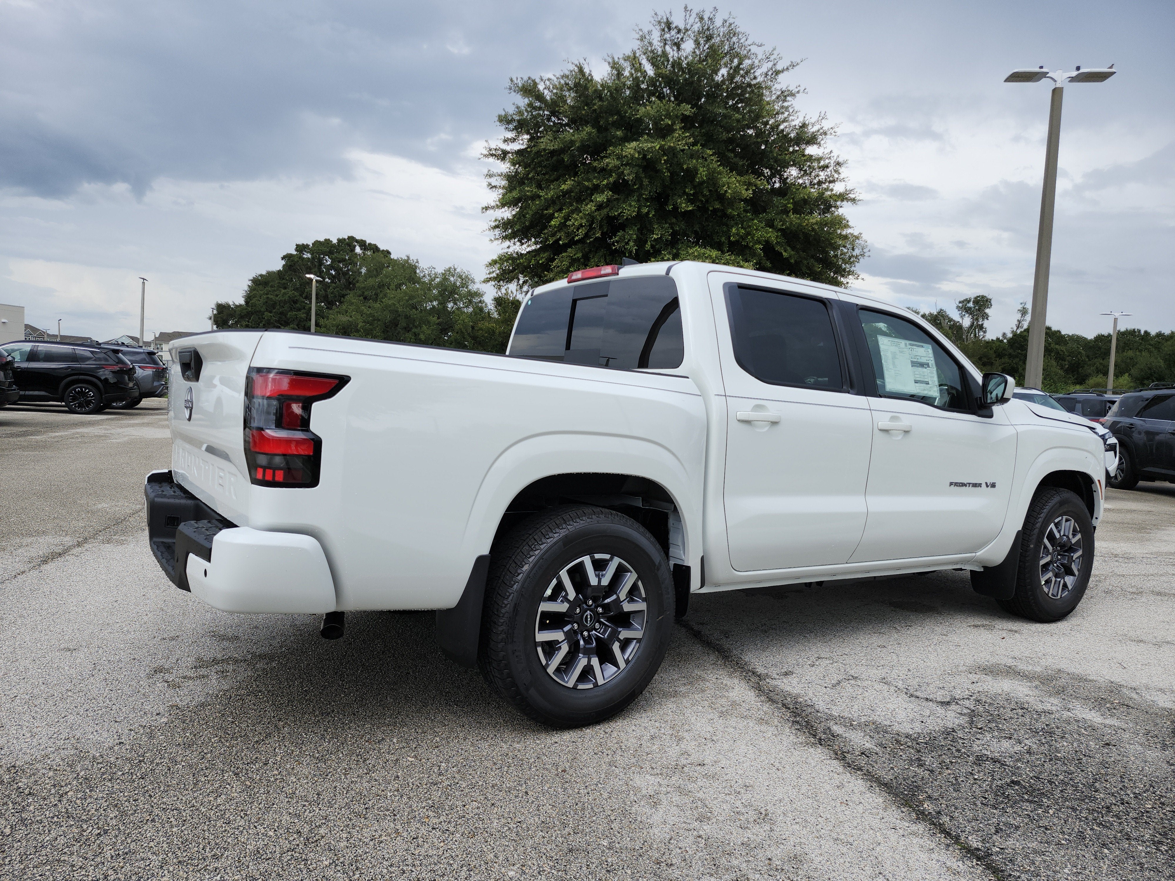 2027 Nissan Frontier SV