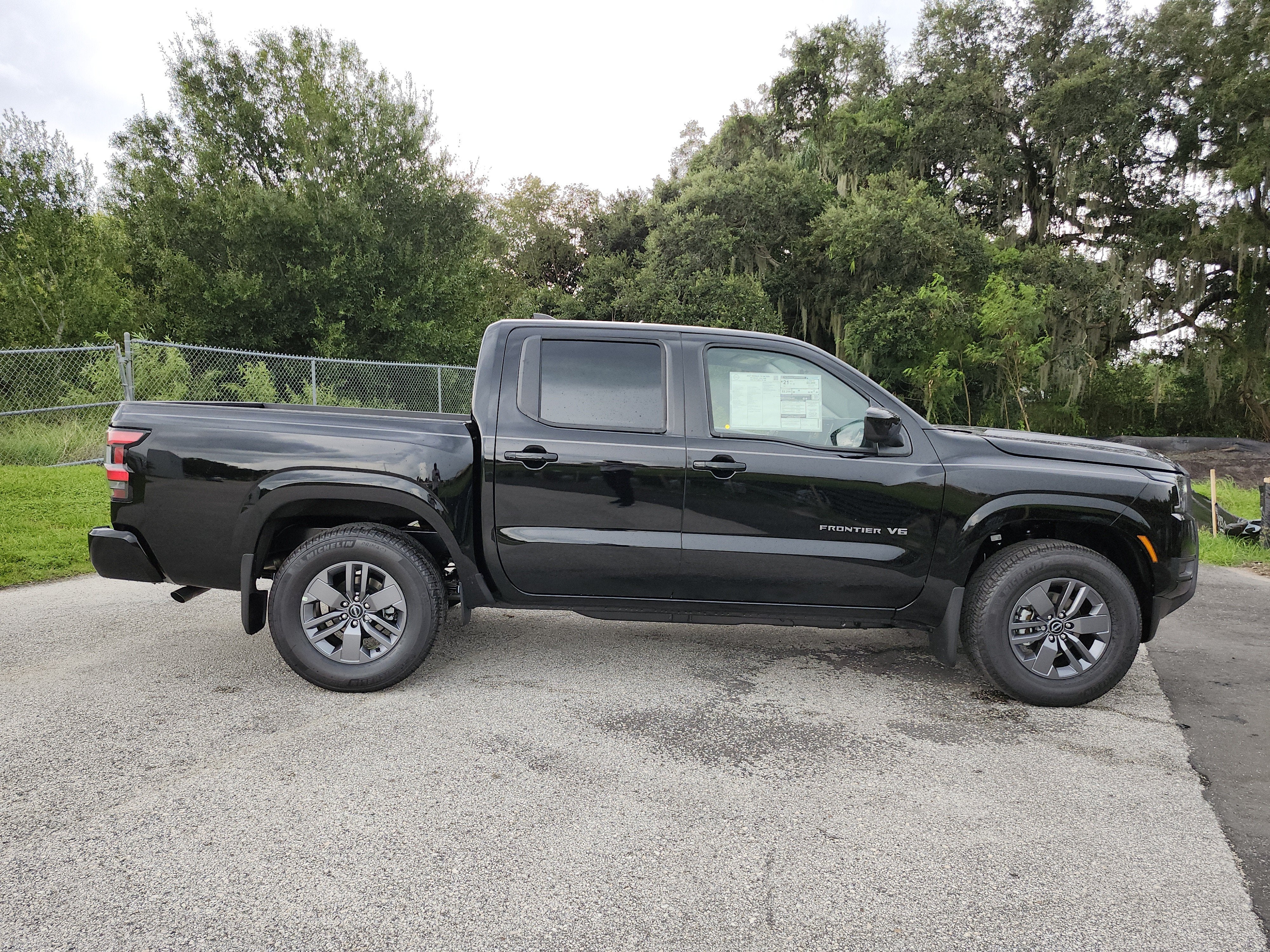 2027 Nissan Frontier SV