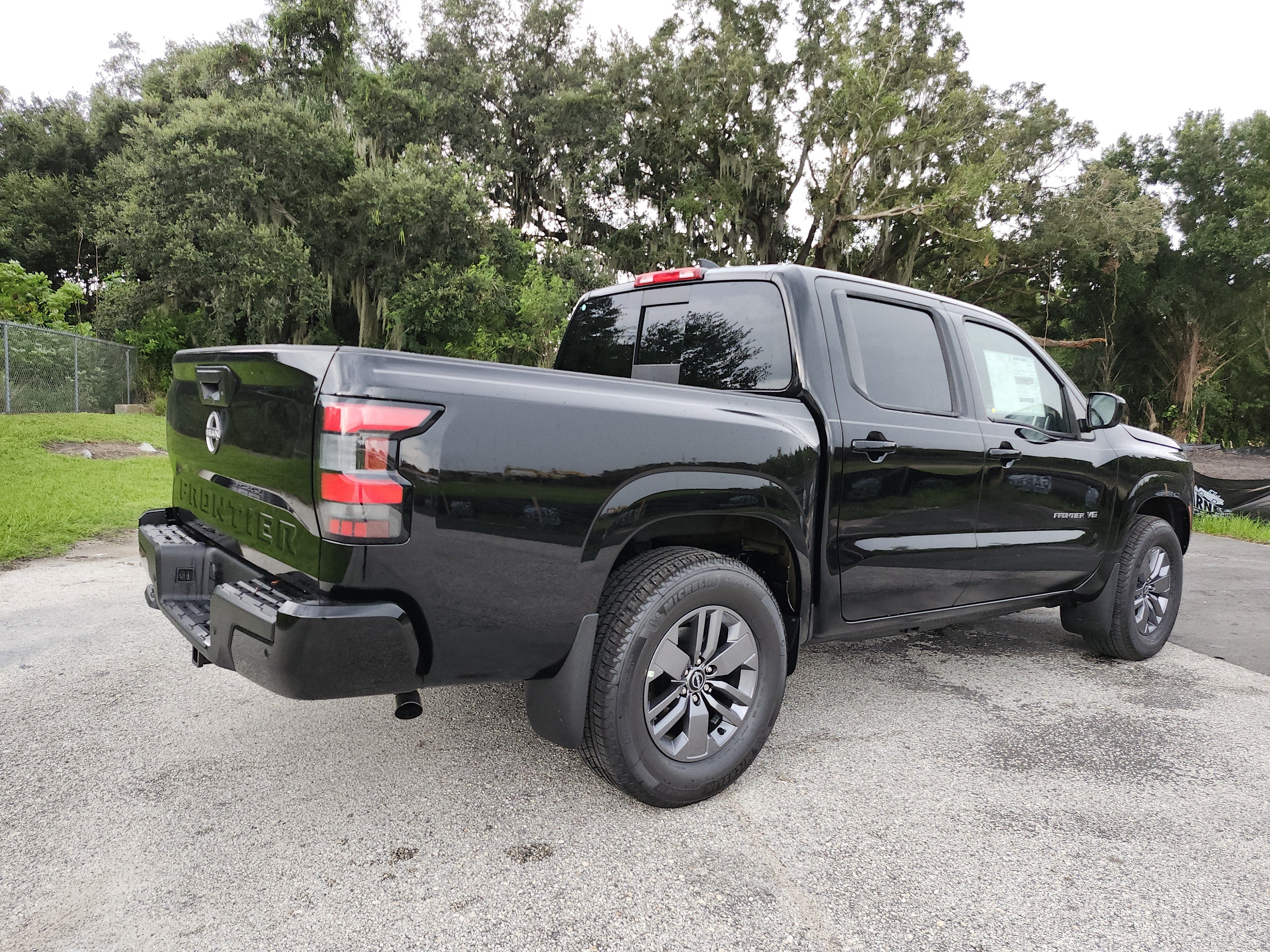 2027 Nissan Frontier SV
