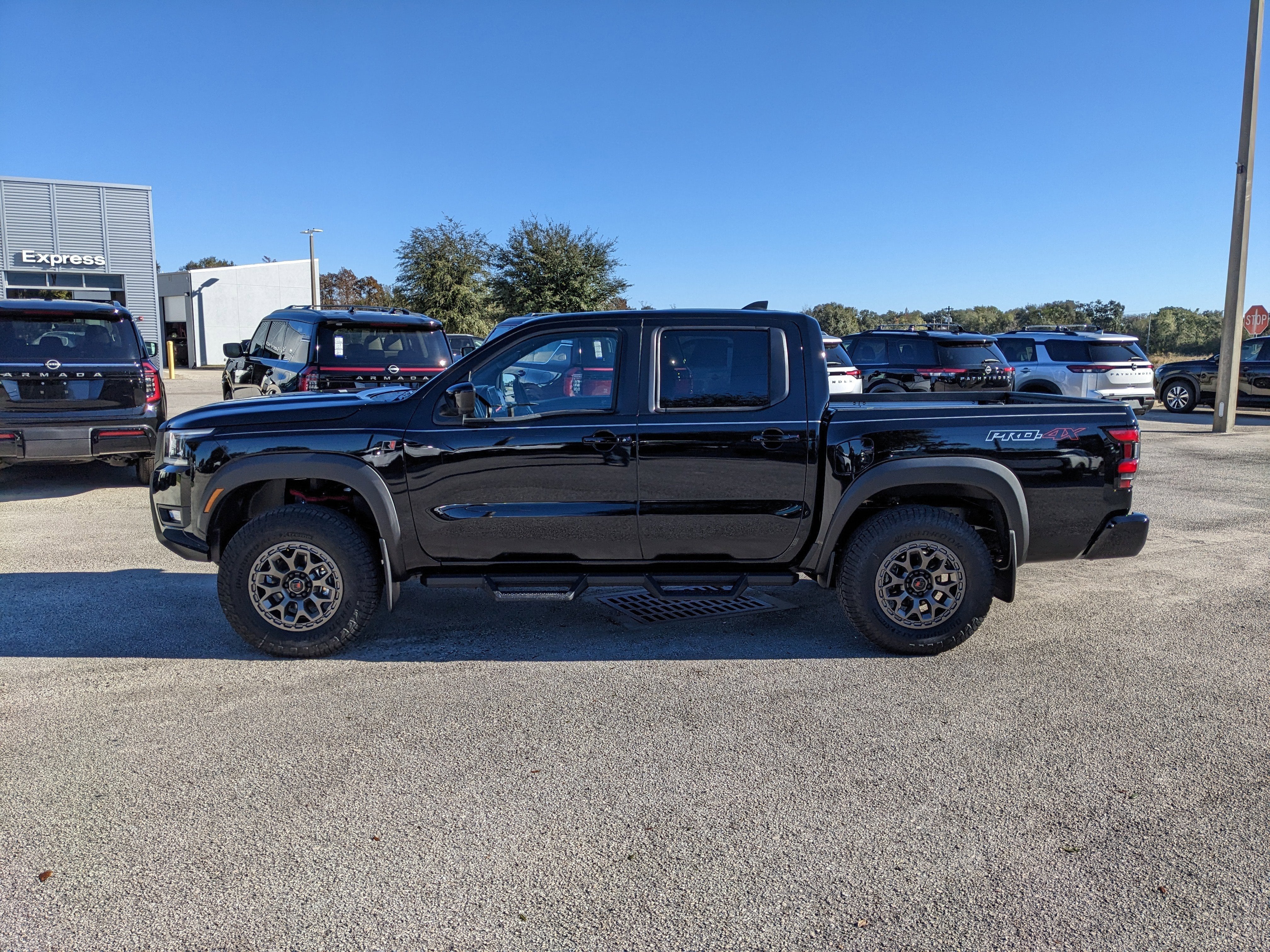 2026 Nissan Frontier PRO-4X w/R Package