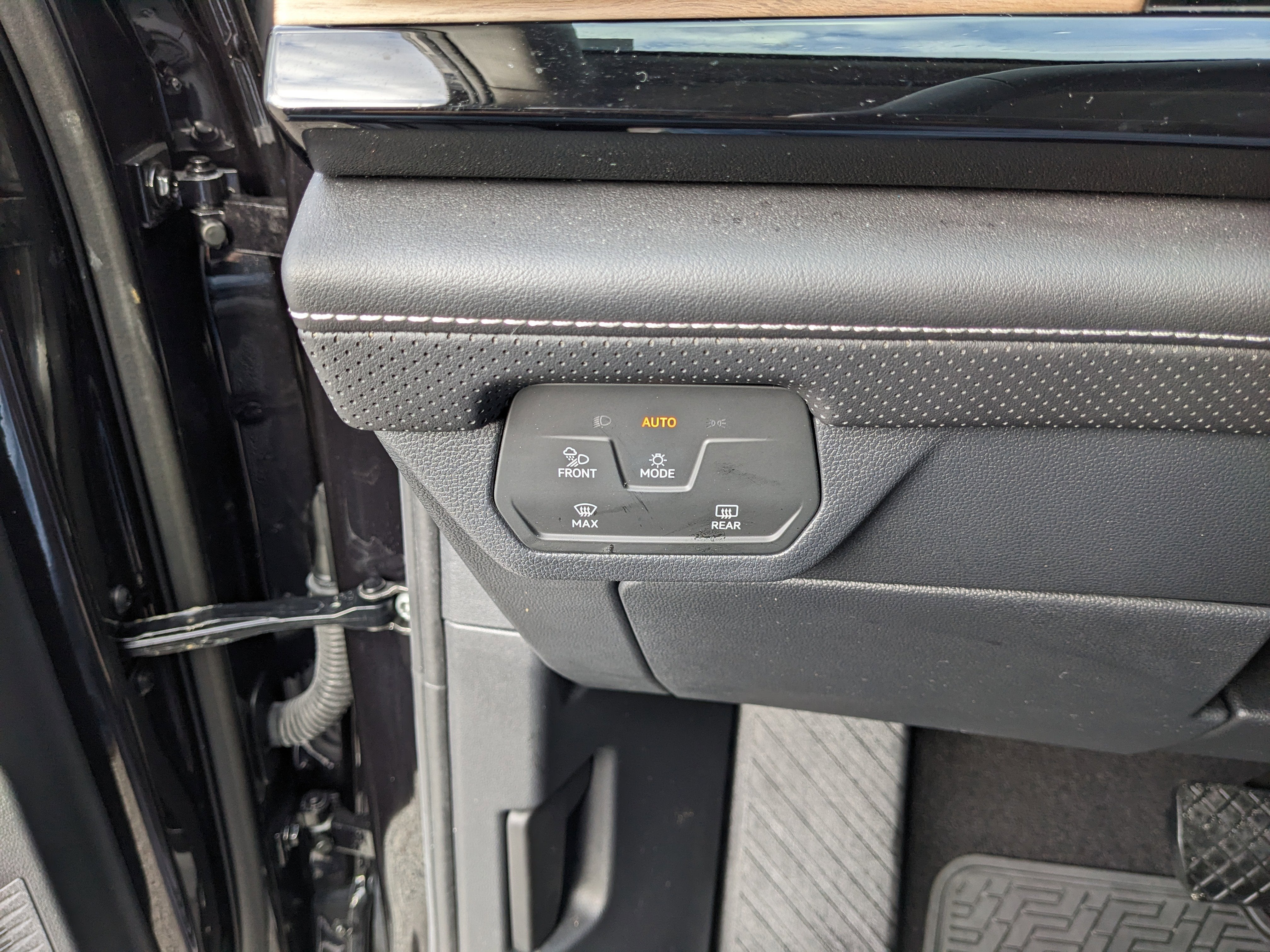 2024 Volkswagen Atlas 2.0T SE