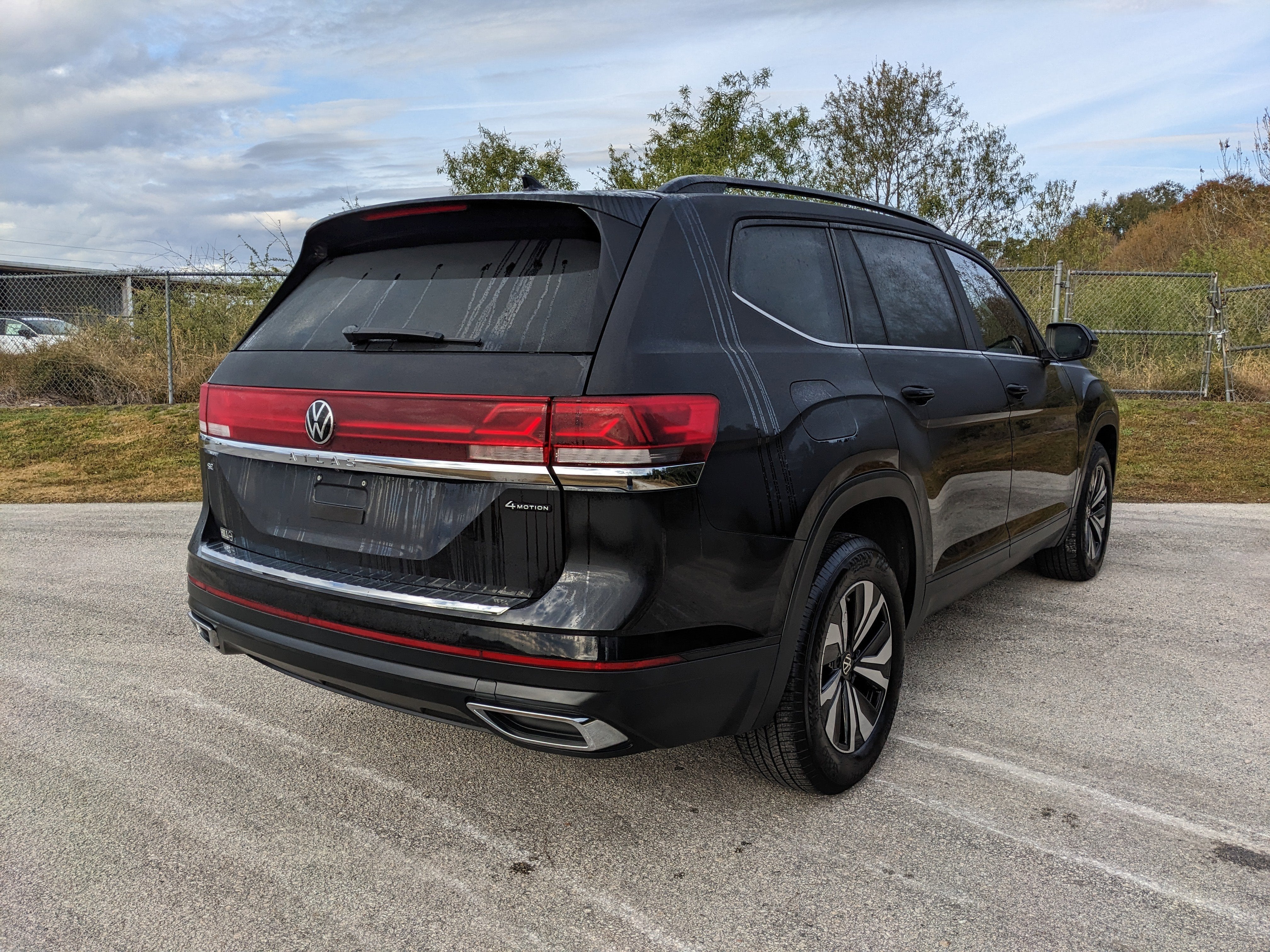 2024 Volkswagen Atlas 2.0T SE