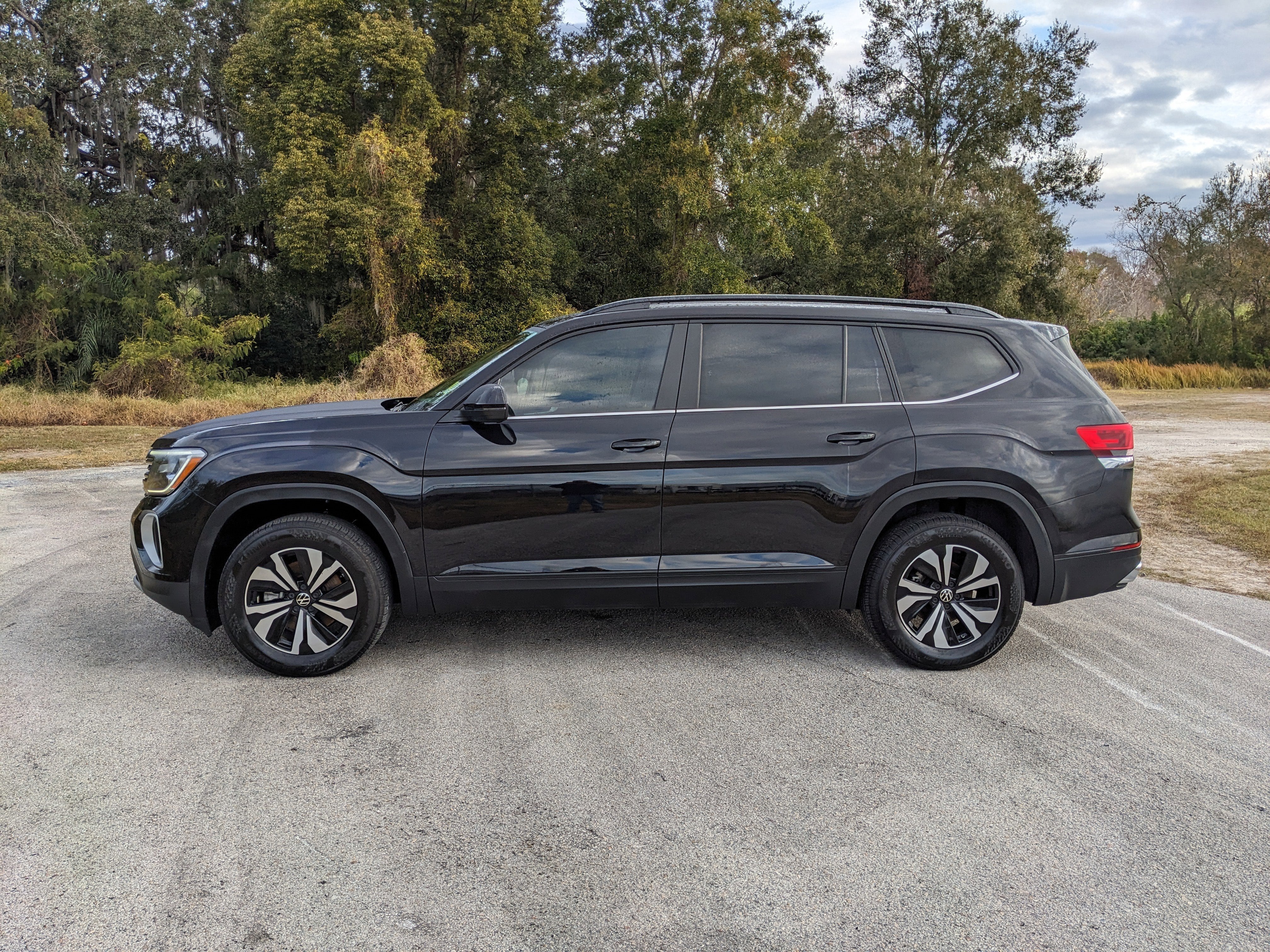 2024 Volkswagen Atlas 2.0T SE