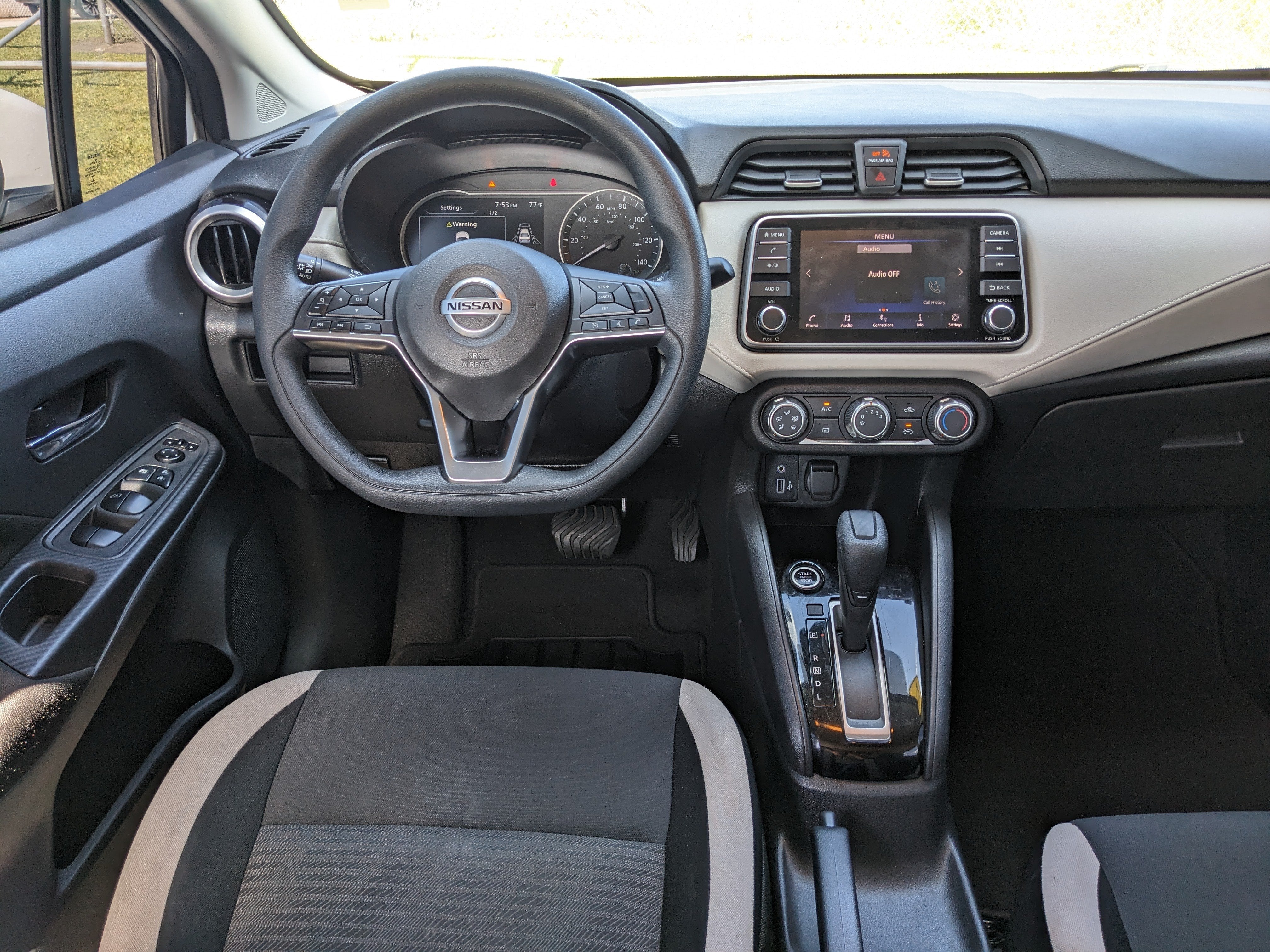 2022 Nissan Versa SV