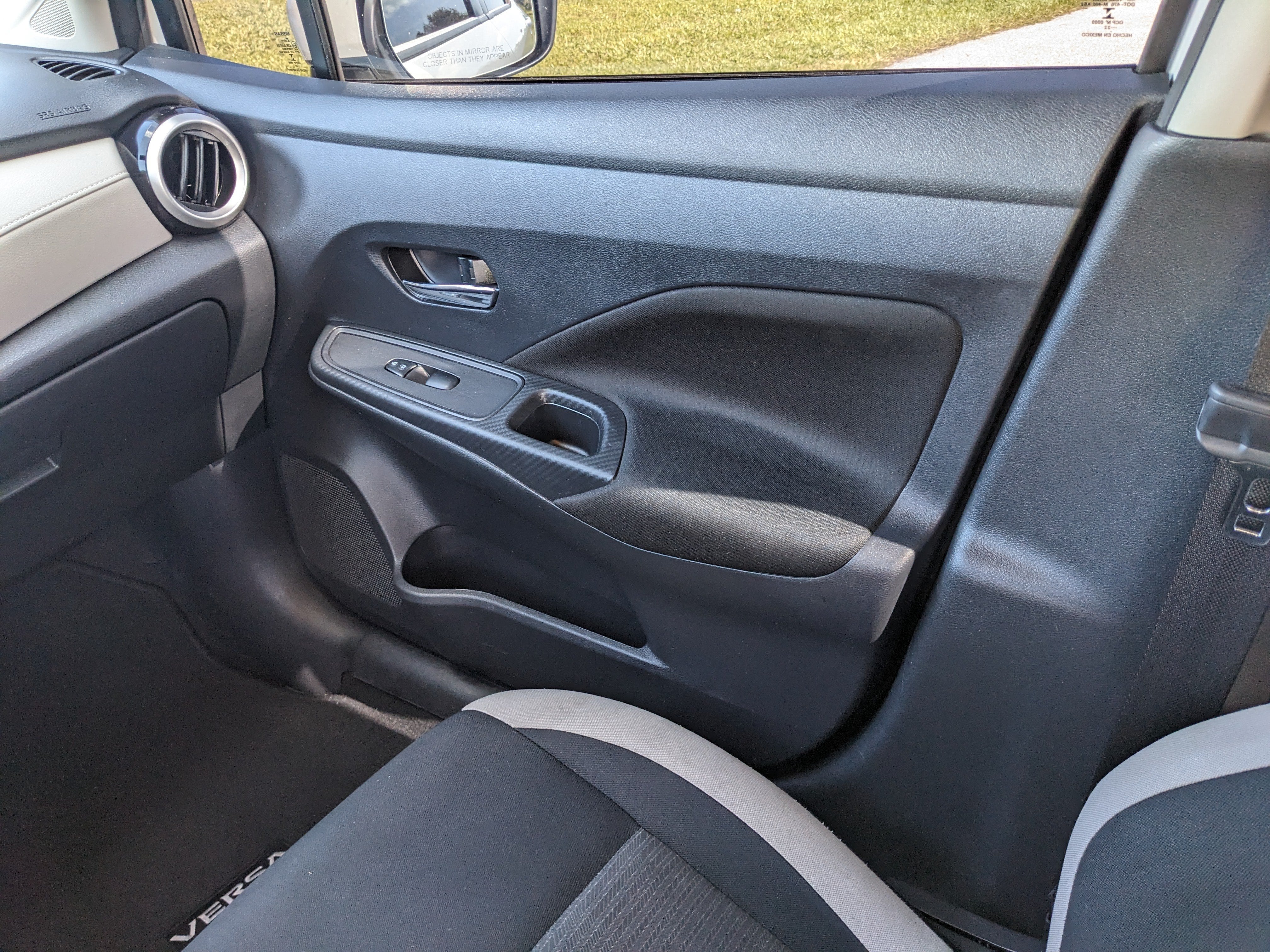 2022 Nissan Versa SV