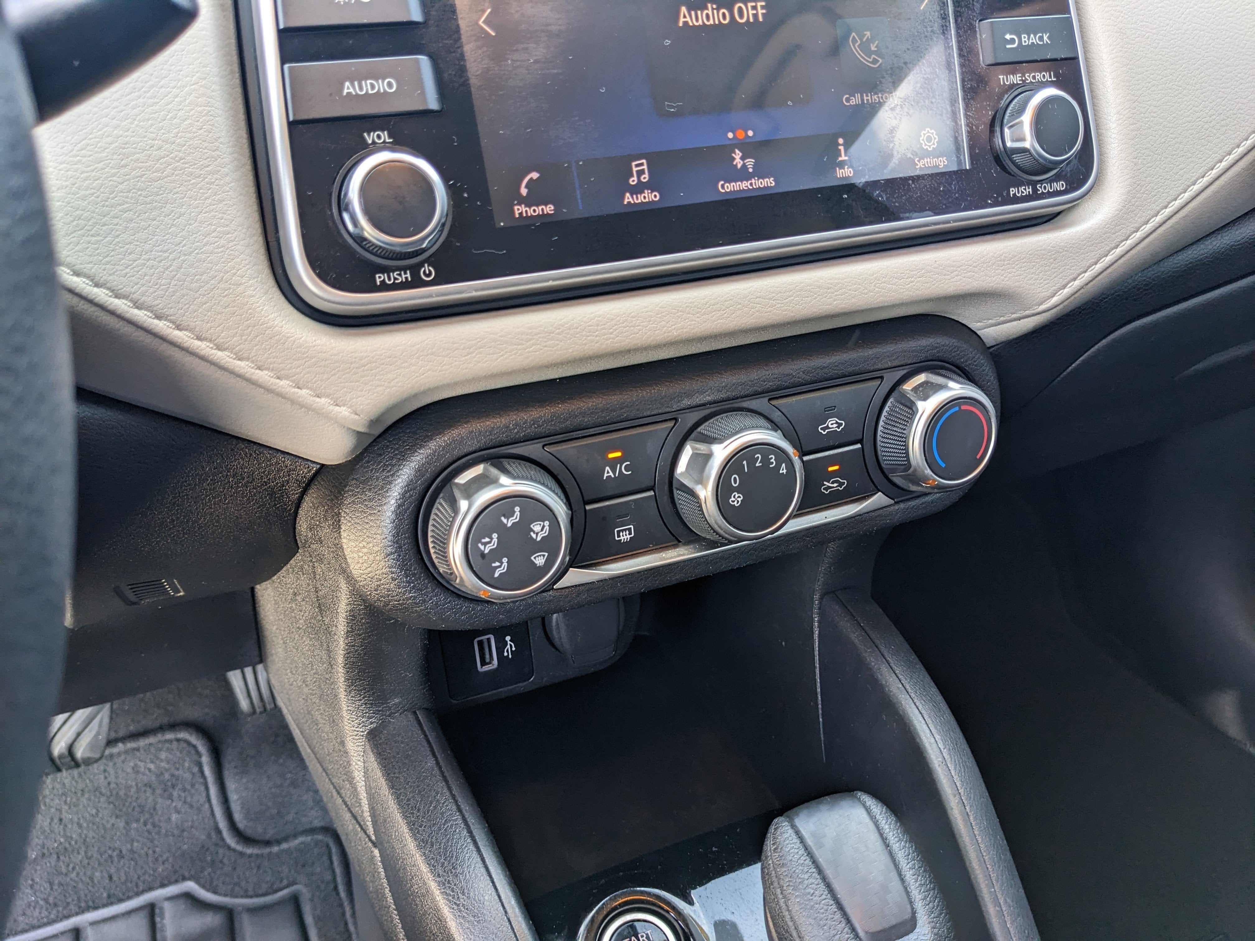 2022 Nissan Versa SV