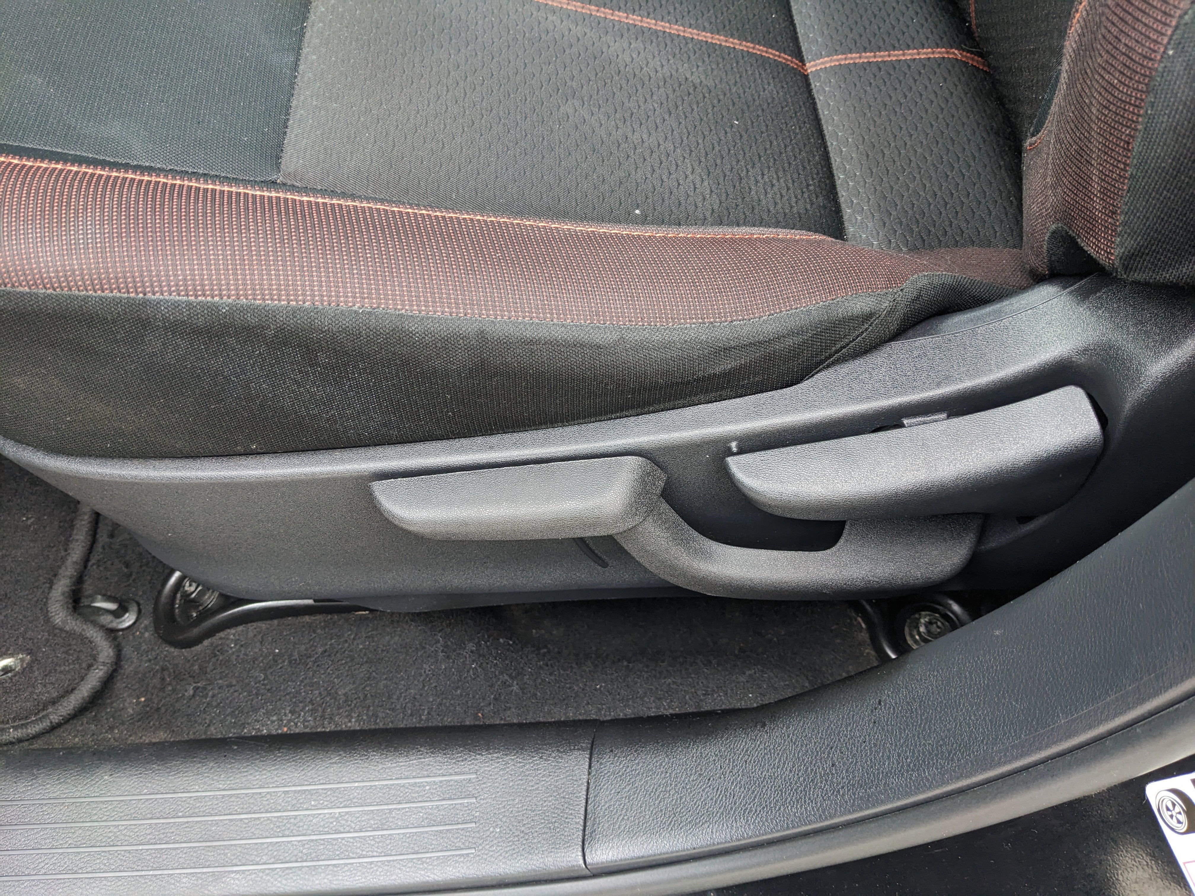 2020 Nissan Versa SR