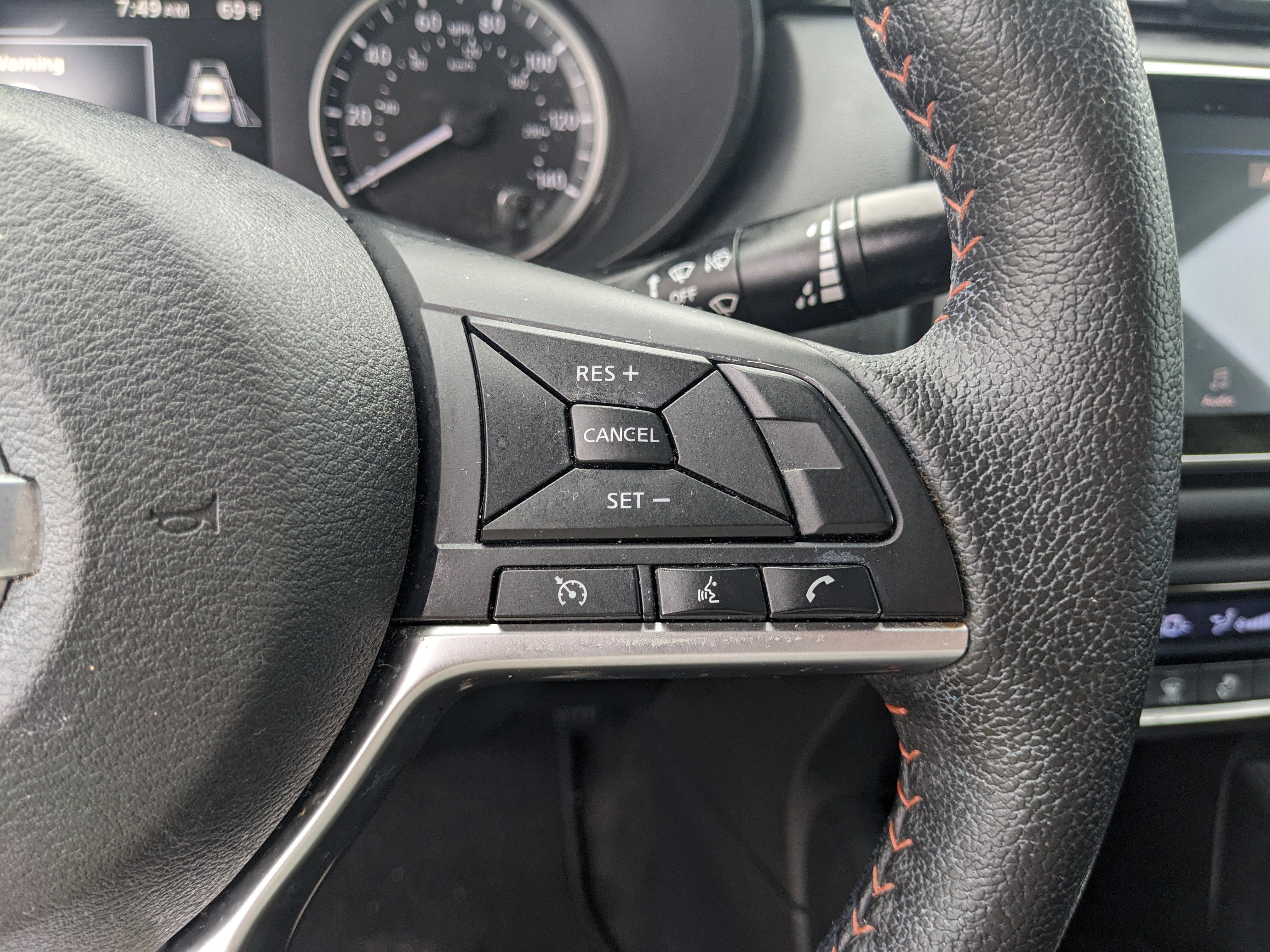 2020 Nissan Versa SR