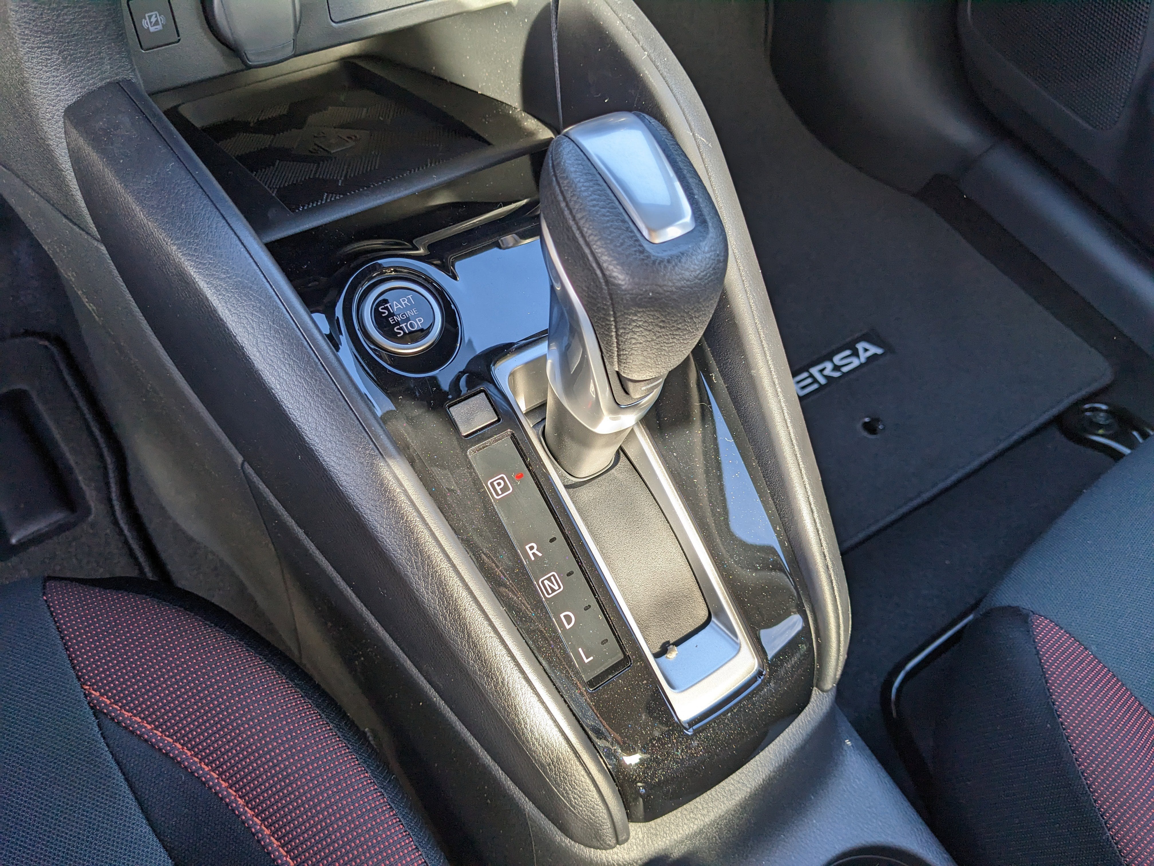 2025 Nissan Versa SR