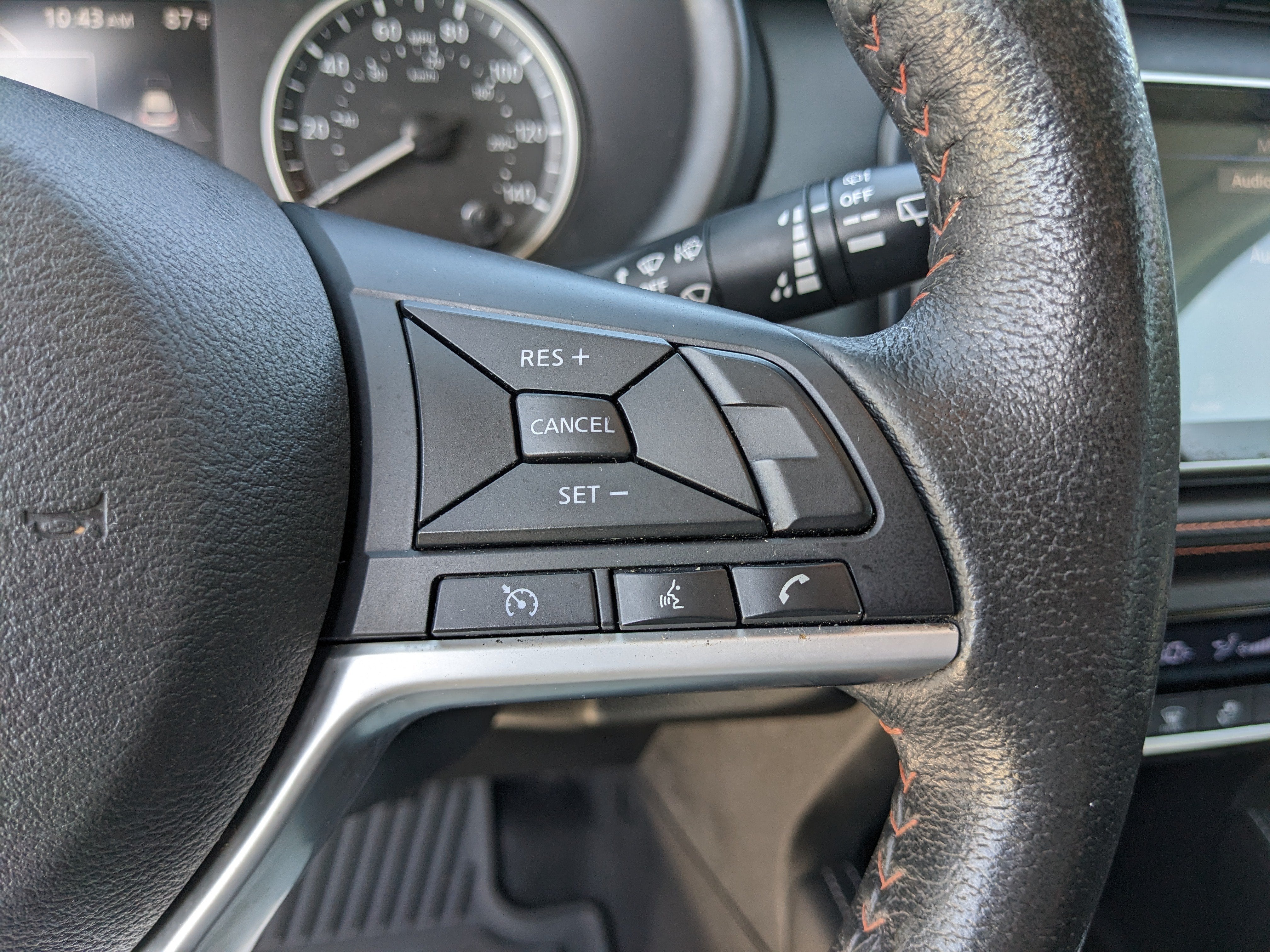2019 Nissan Kicks SR