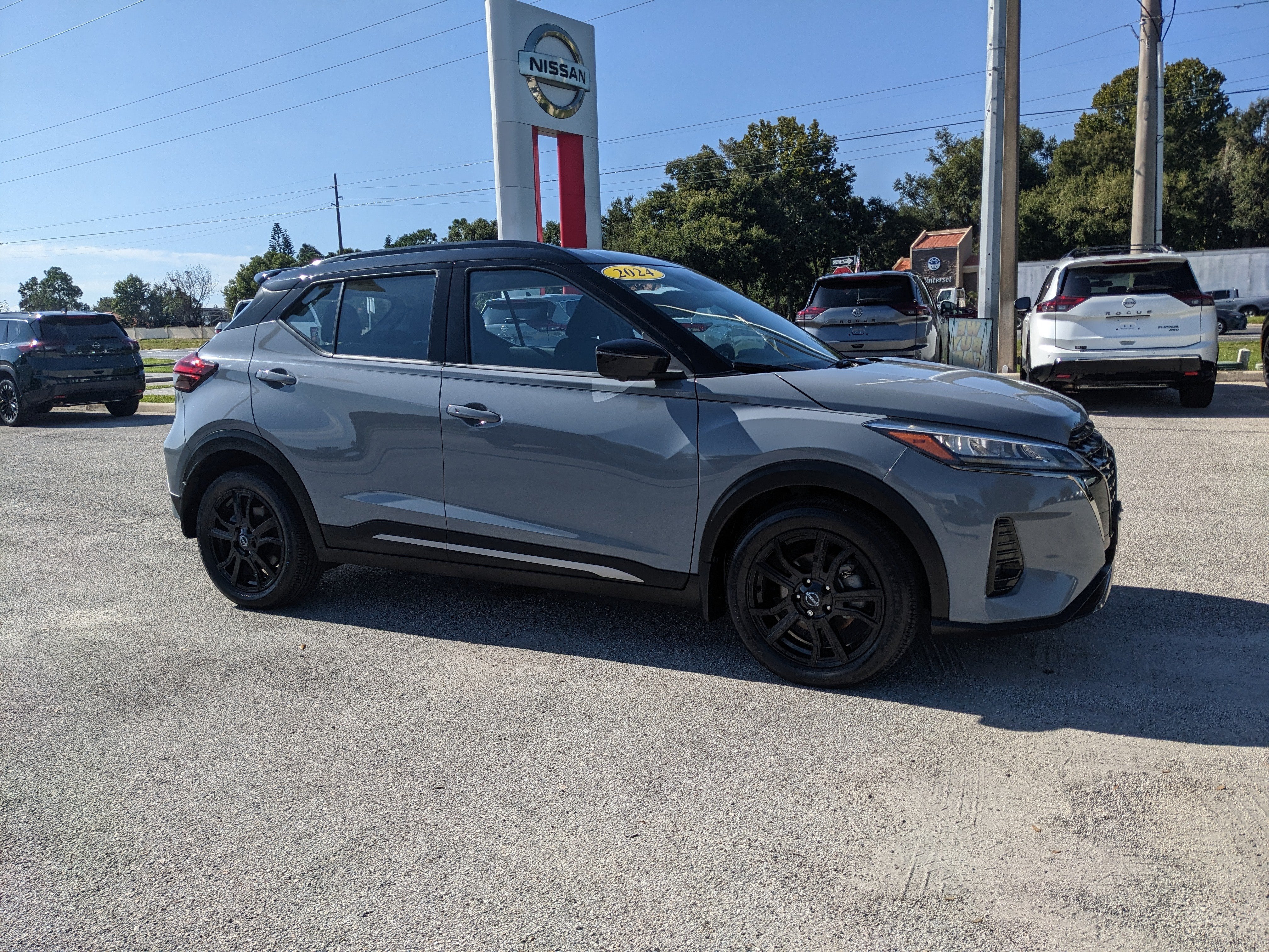 2024 Nissan Kicks SR