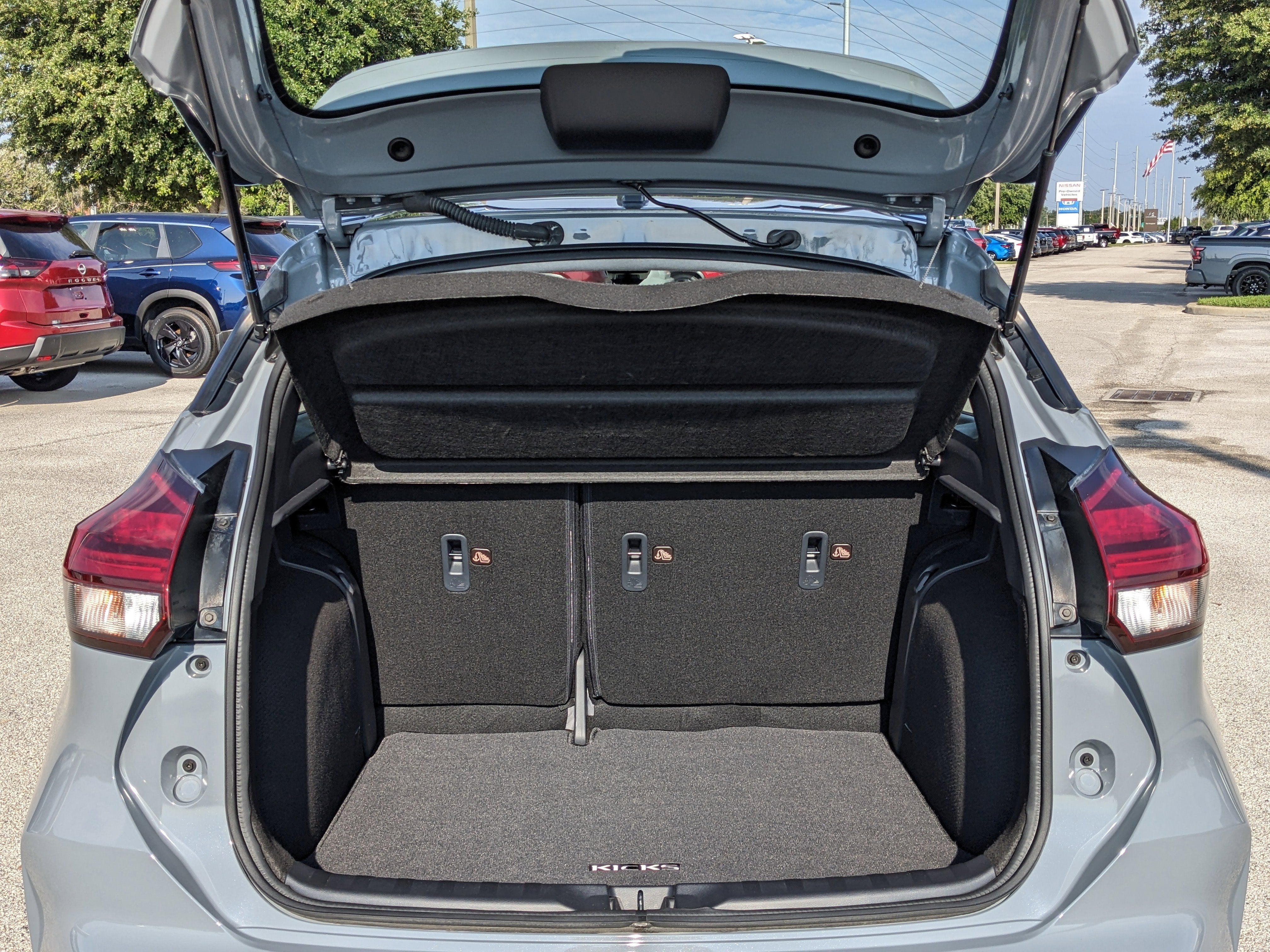 2024 Nissan Kicks SR