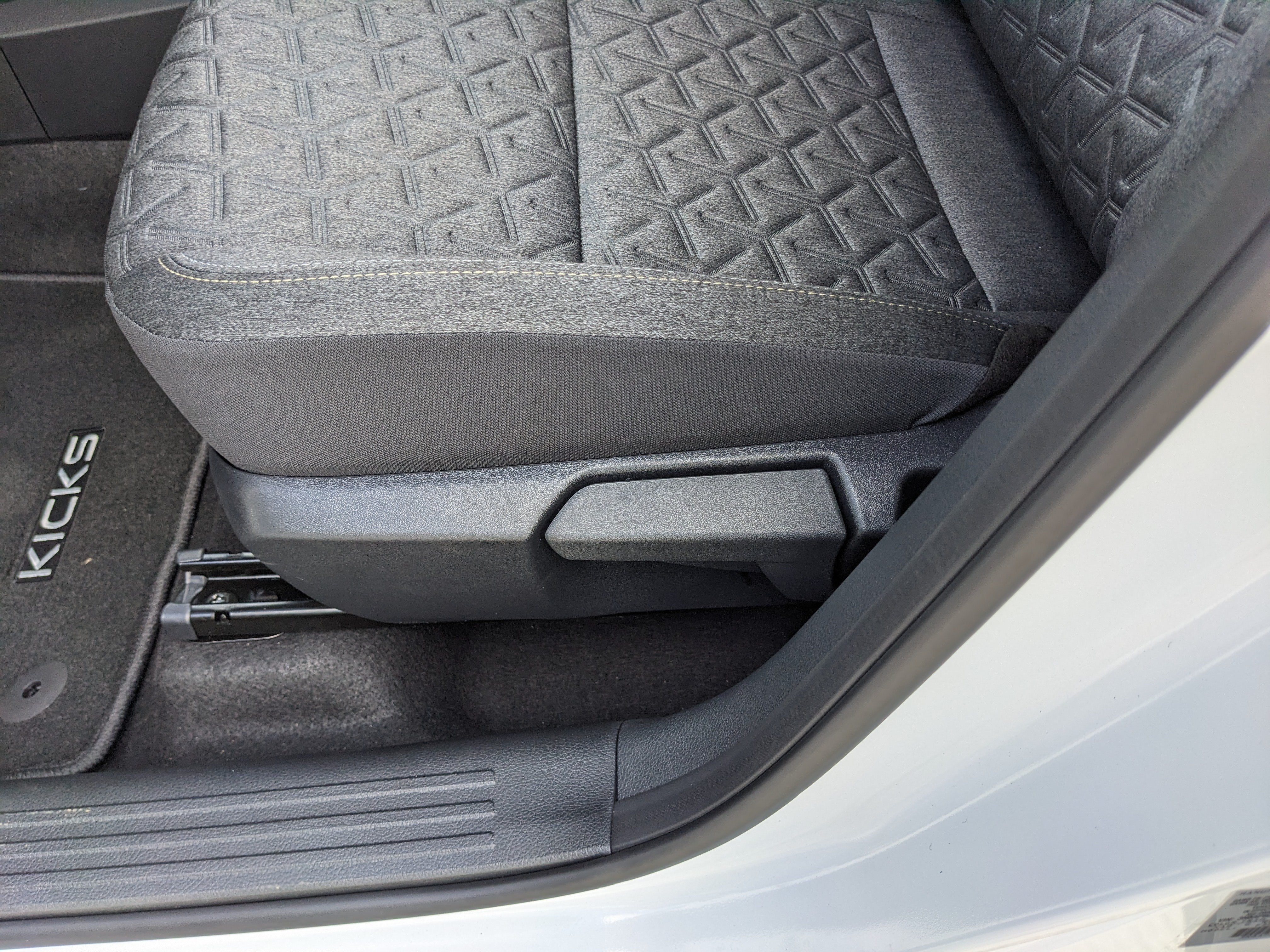 2027 Nissan Kicks SV