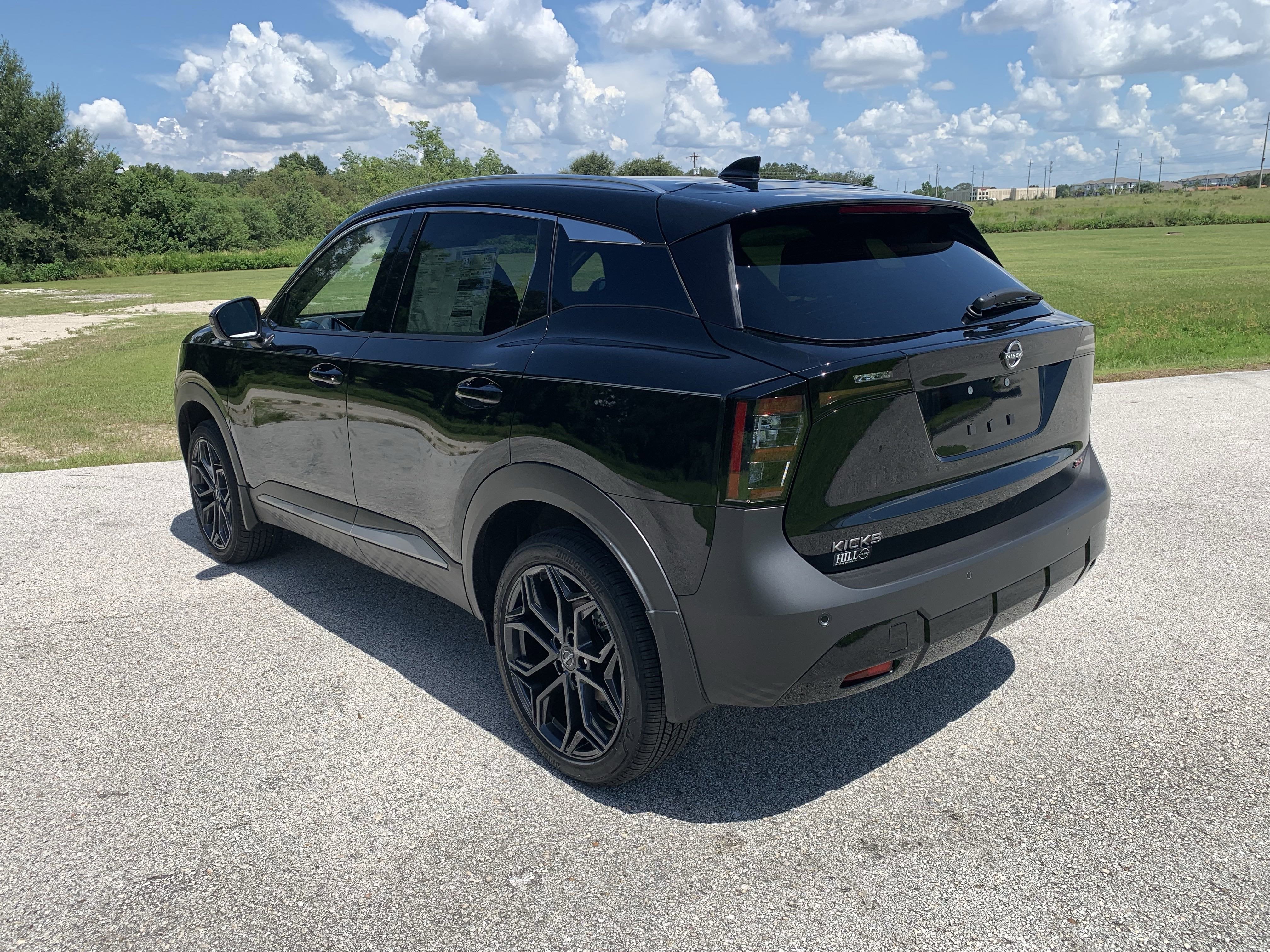 2025 Nissan Kicks SR