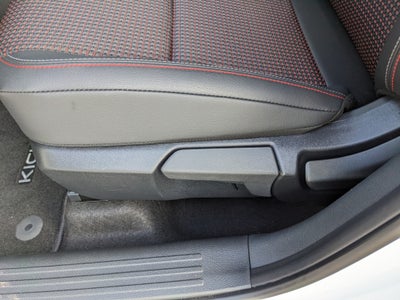 2027 Nissan Kicks SR