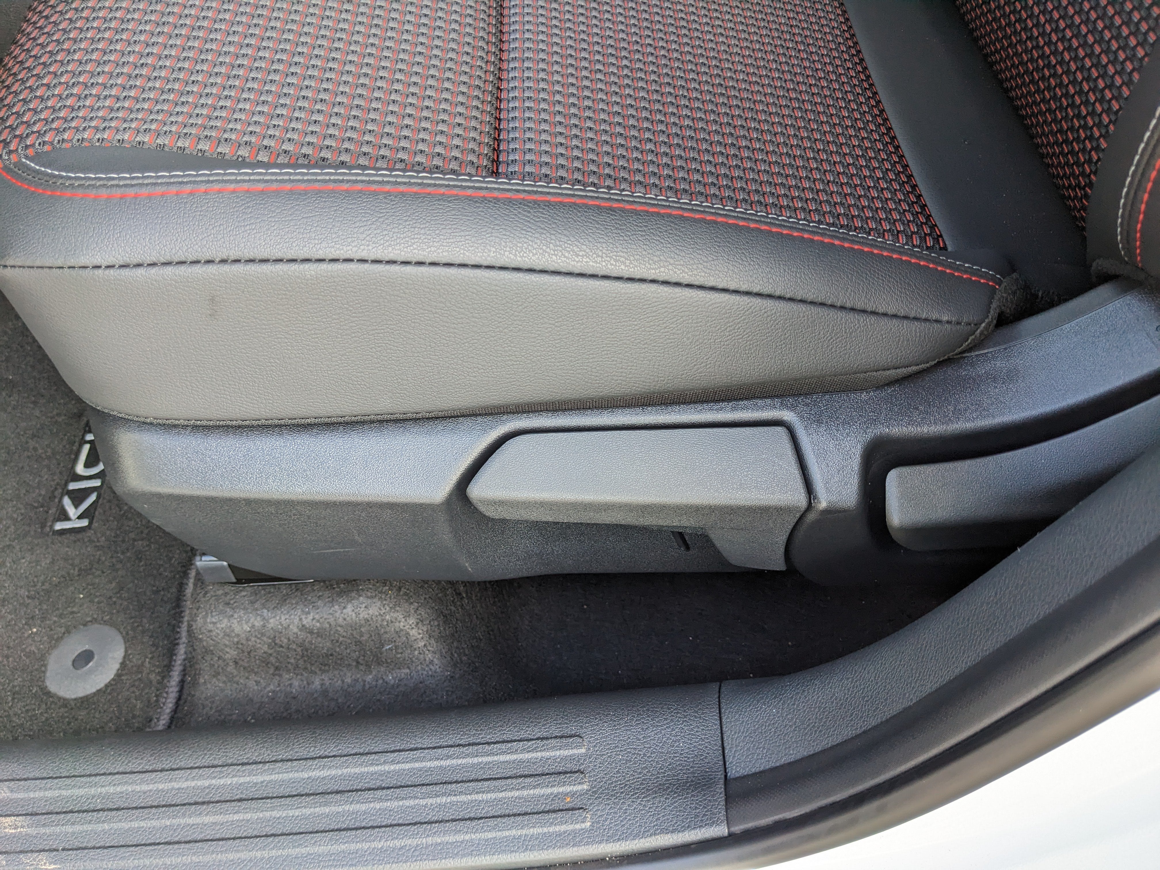 2027 Nissan Kicks SR
