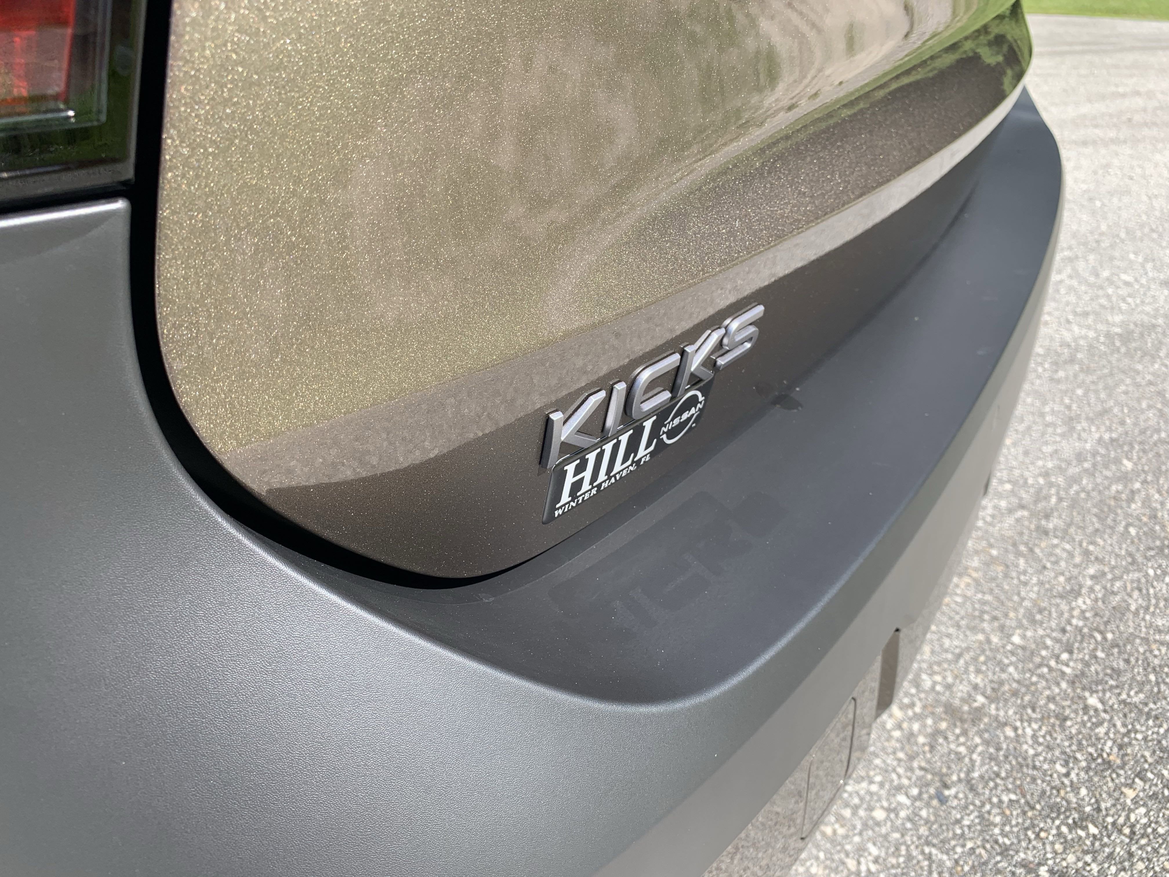 2025 Nissan Kicks SR