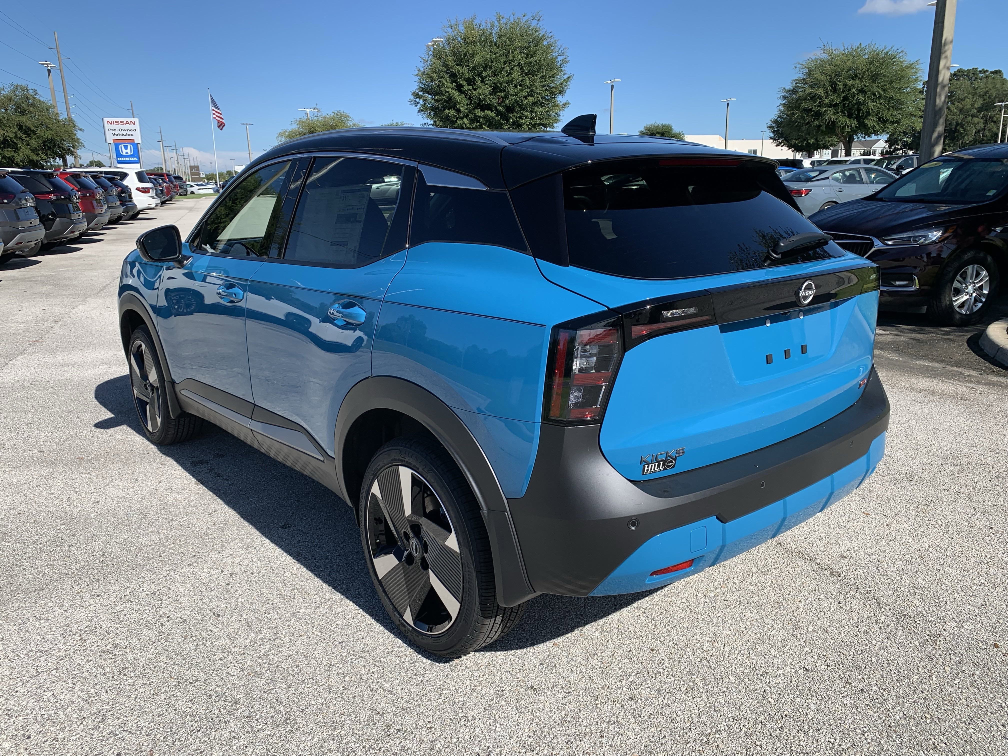 2025 Nissan Kicks SR