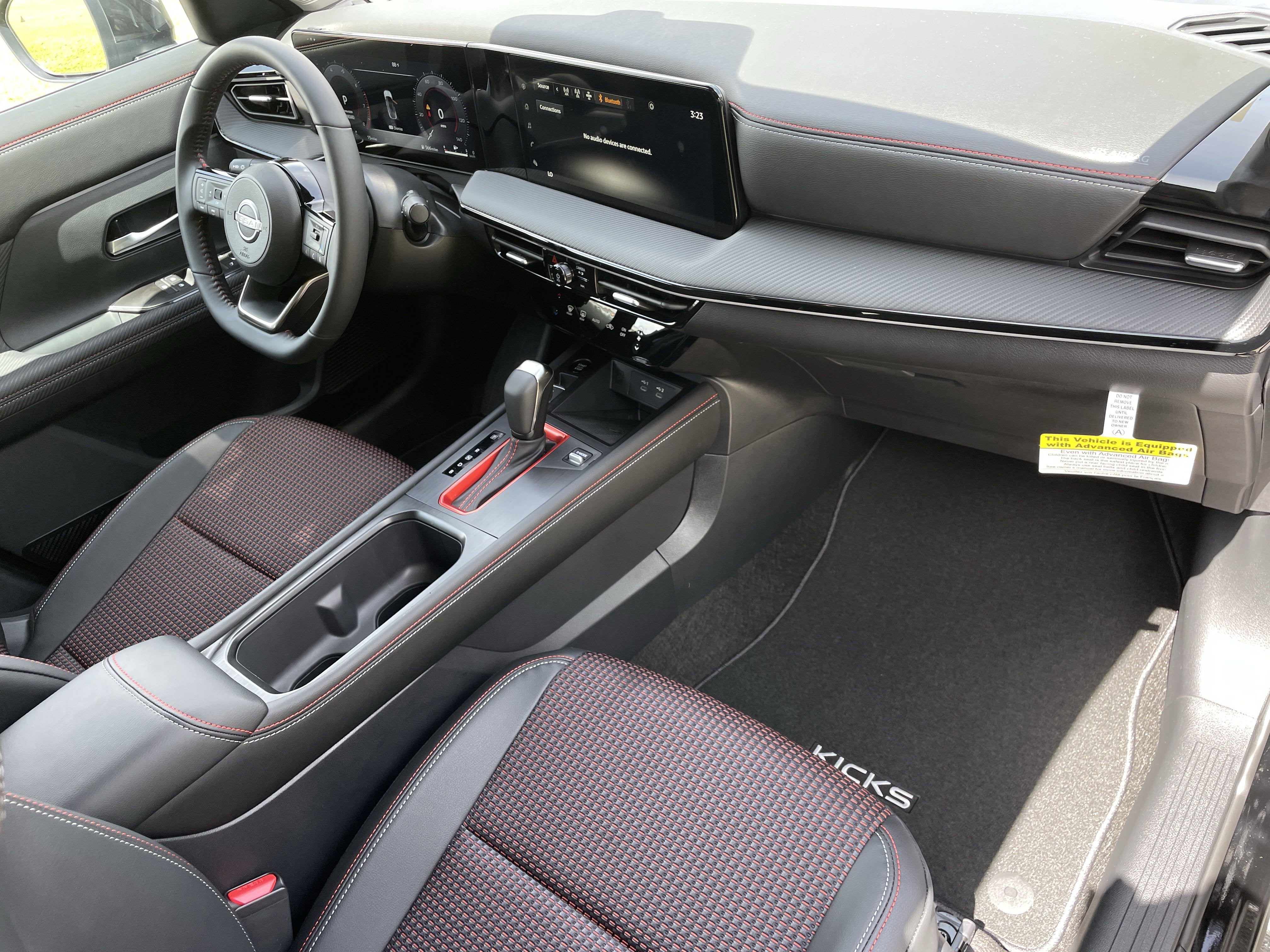 2025 Nissan Kicks SR