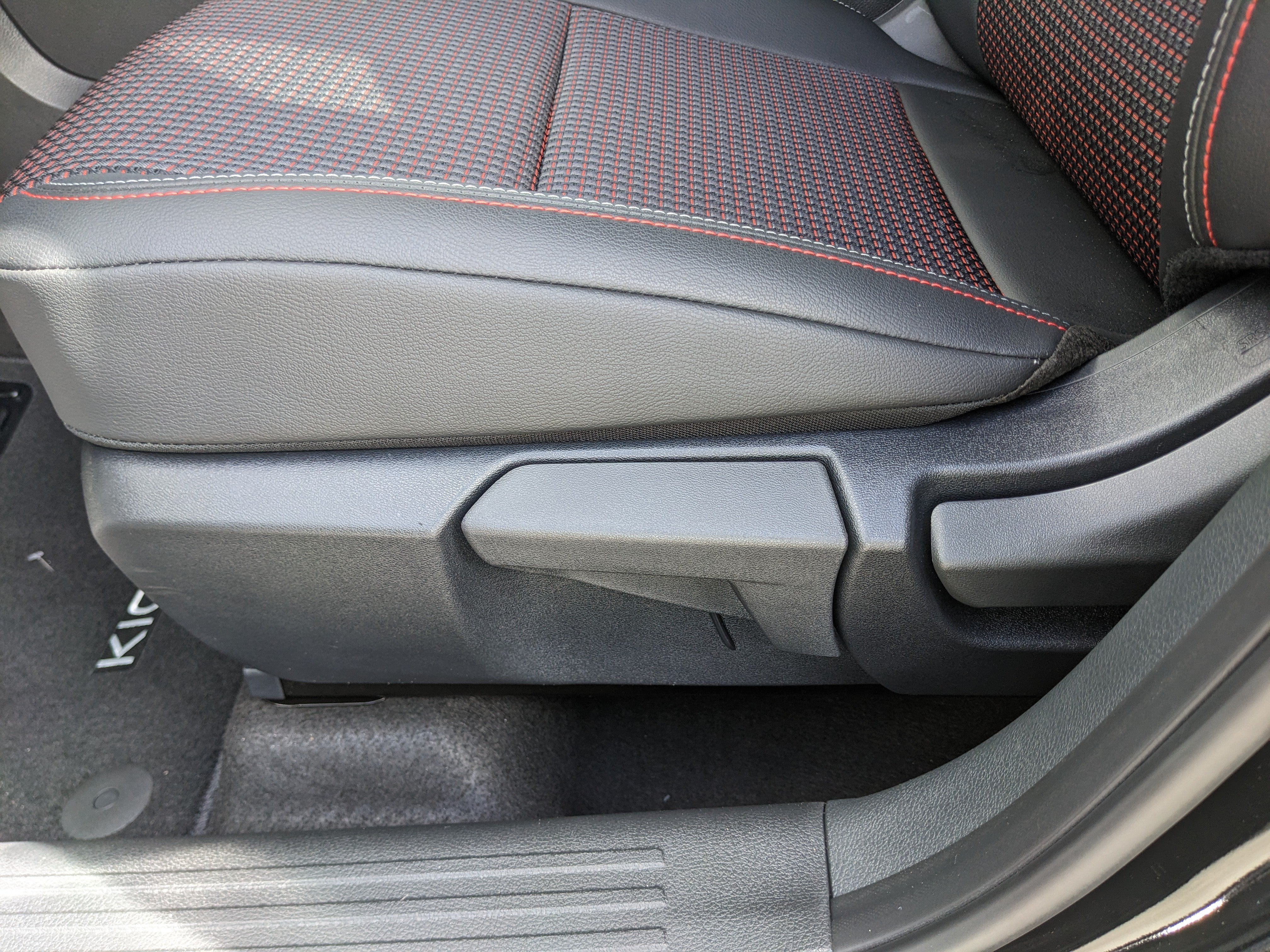 2027 Nissan Kicks SR