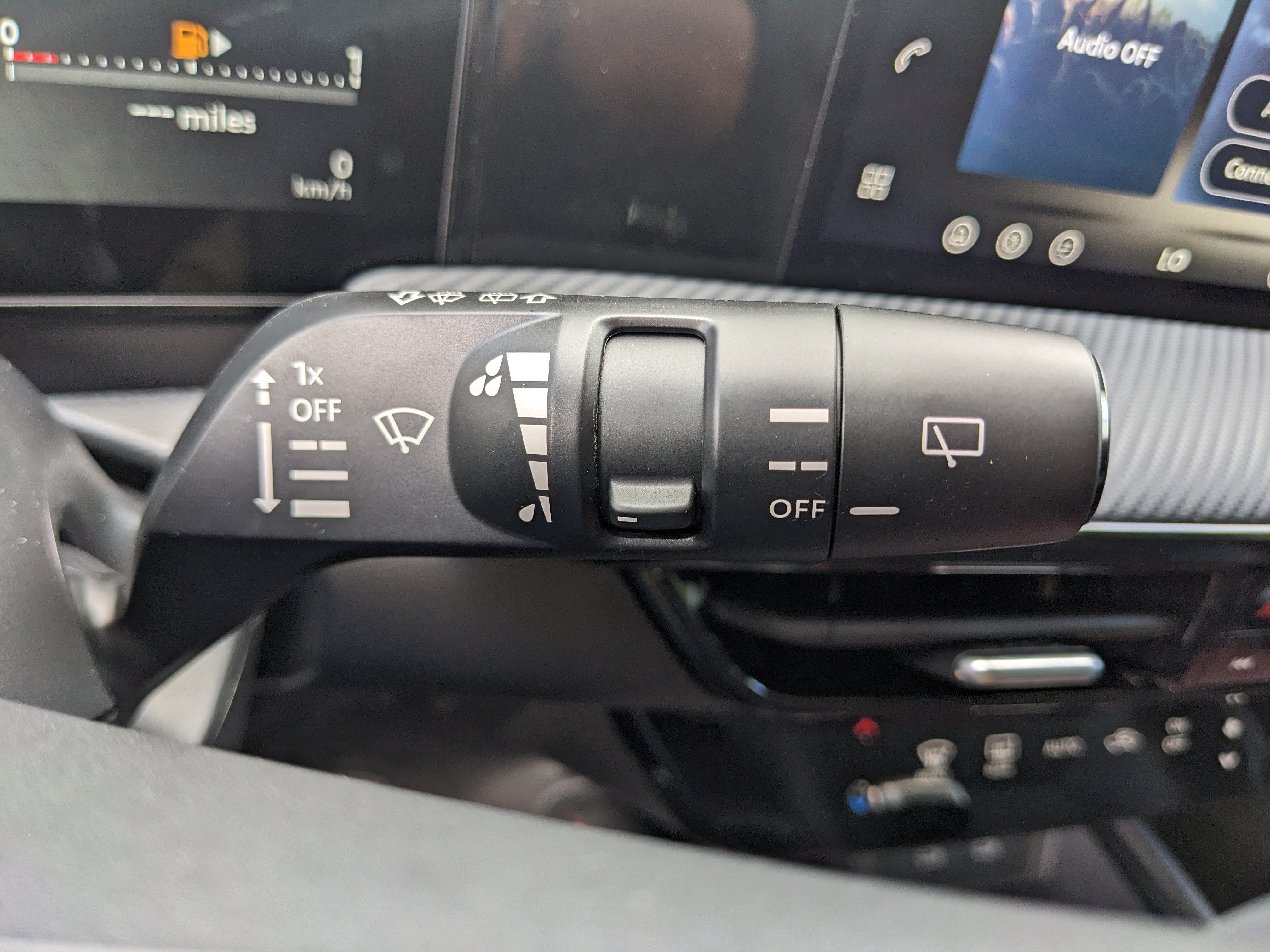 2027 Nissan Kicks SR