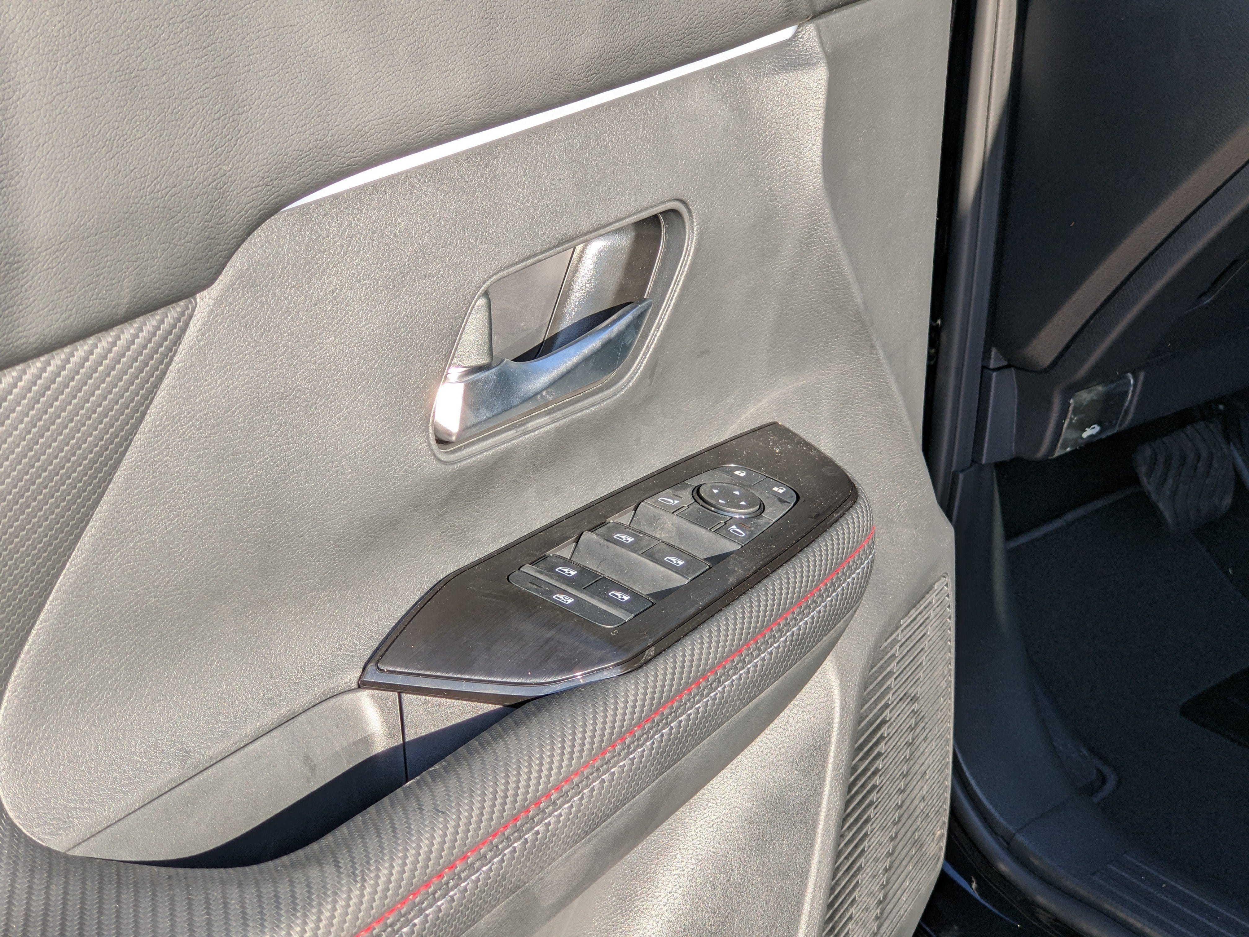 2027 Nissan Kicks SR