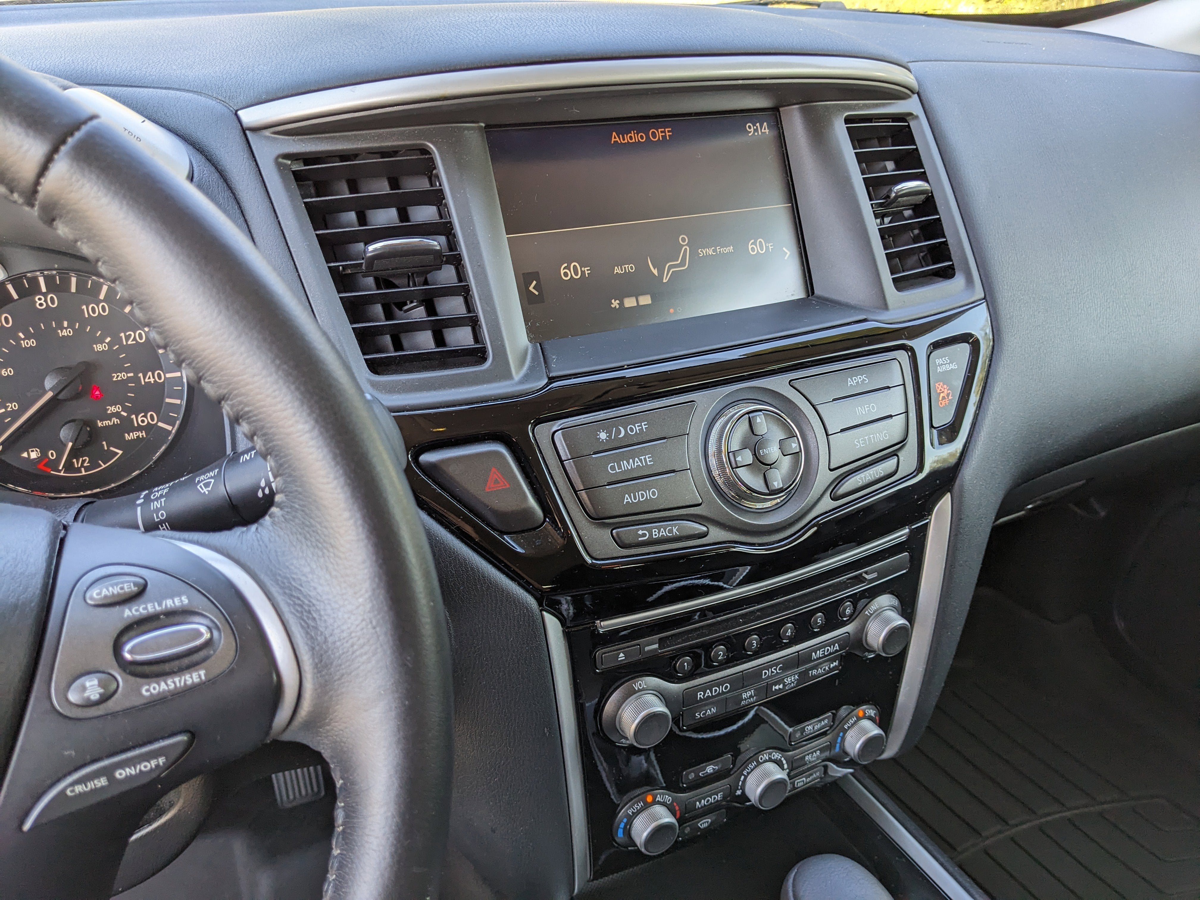 2020 Nissan Pathfinder SV